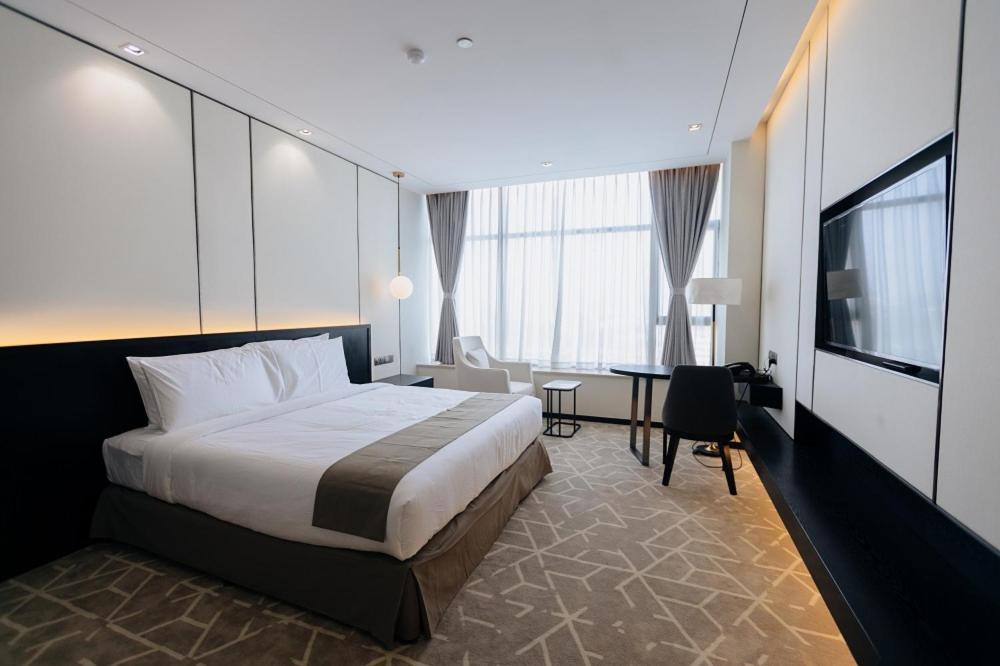 Ease Hotel