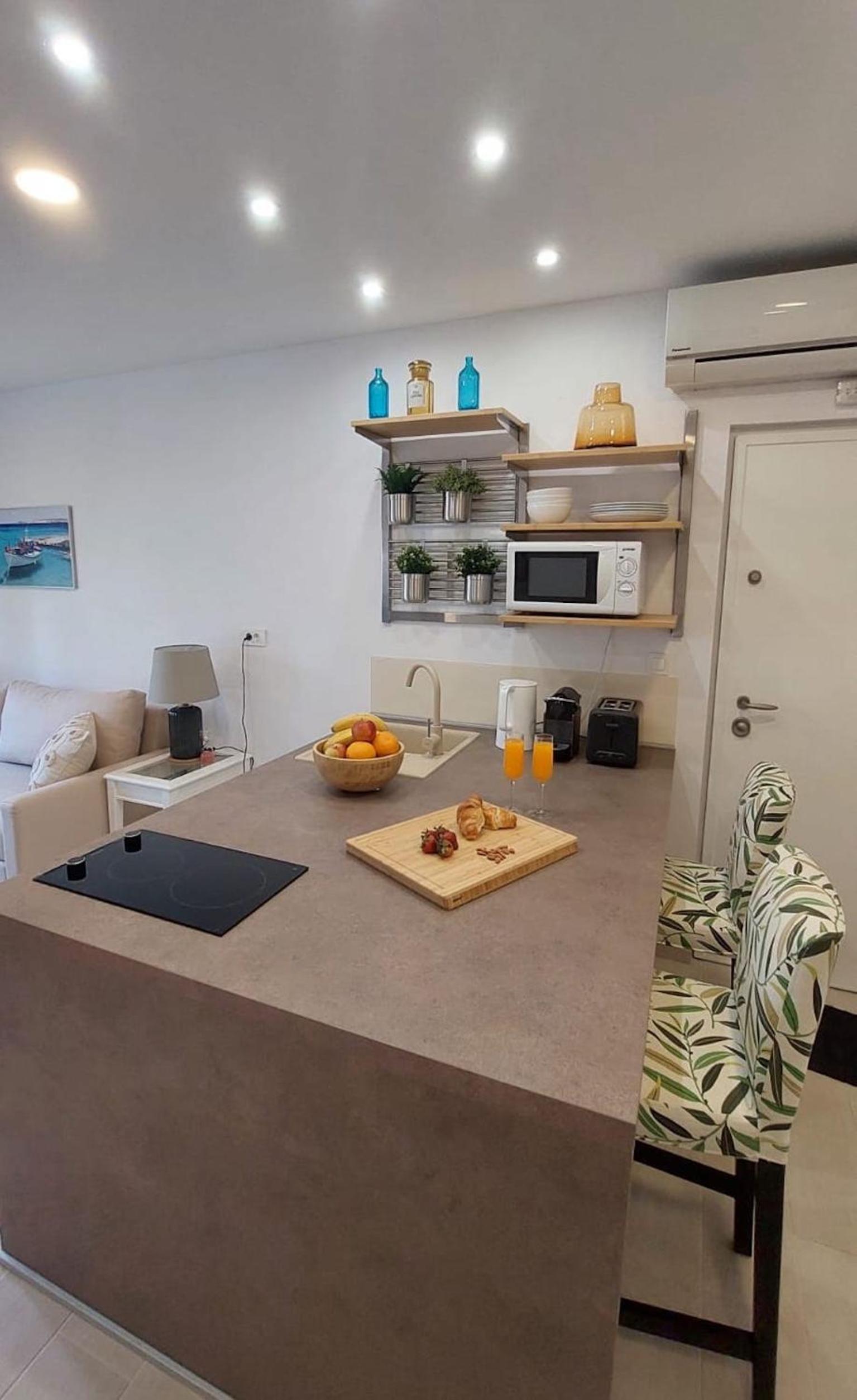 One Bedroom Apartment with Balcony photo 3