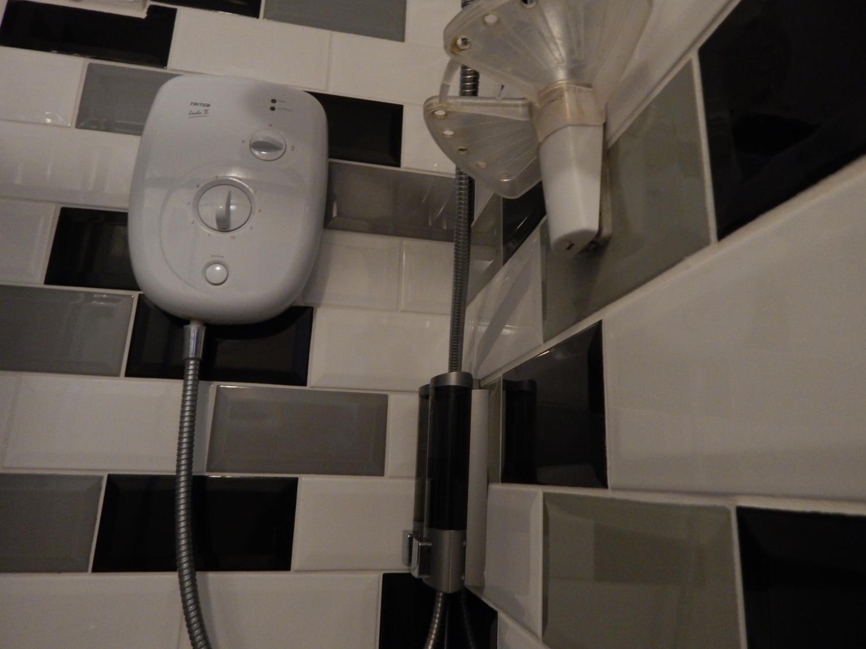 Single Room with Private Bathroom photo 3