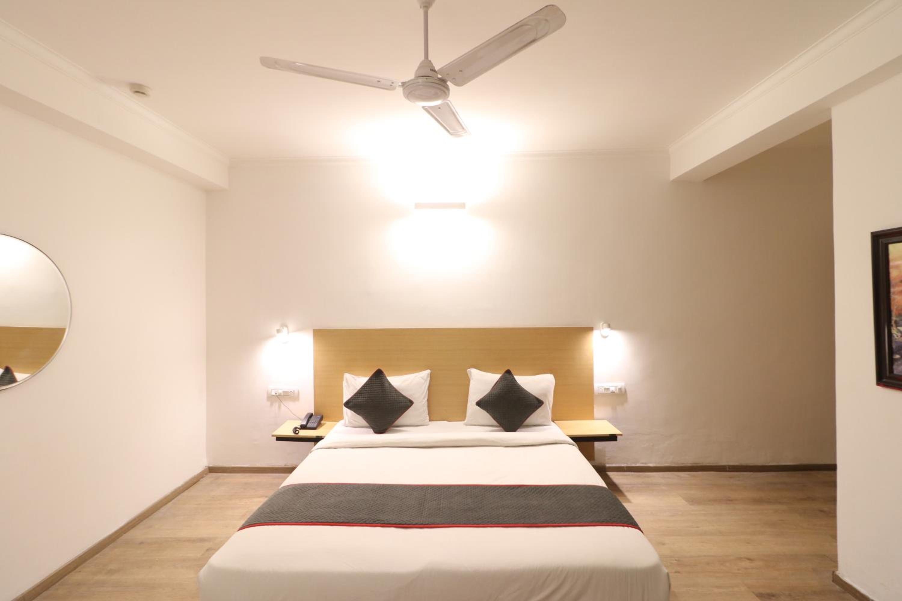 Double or Twin Room - Photo 2