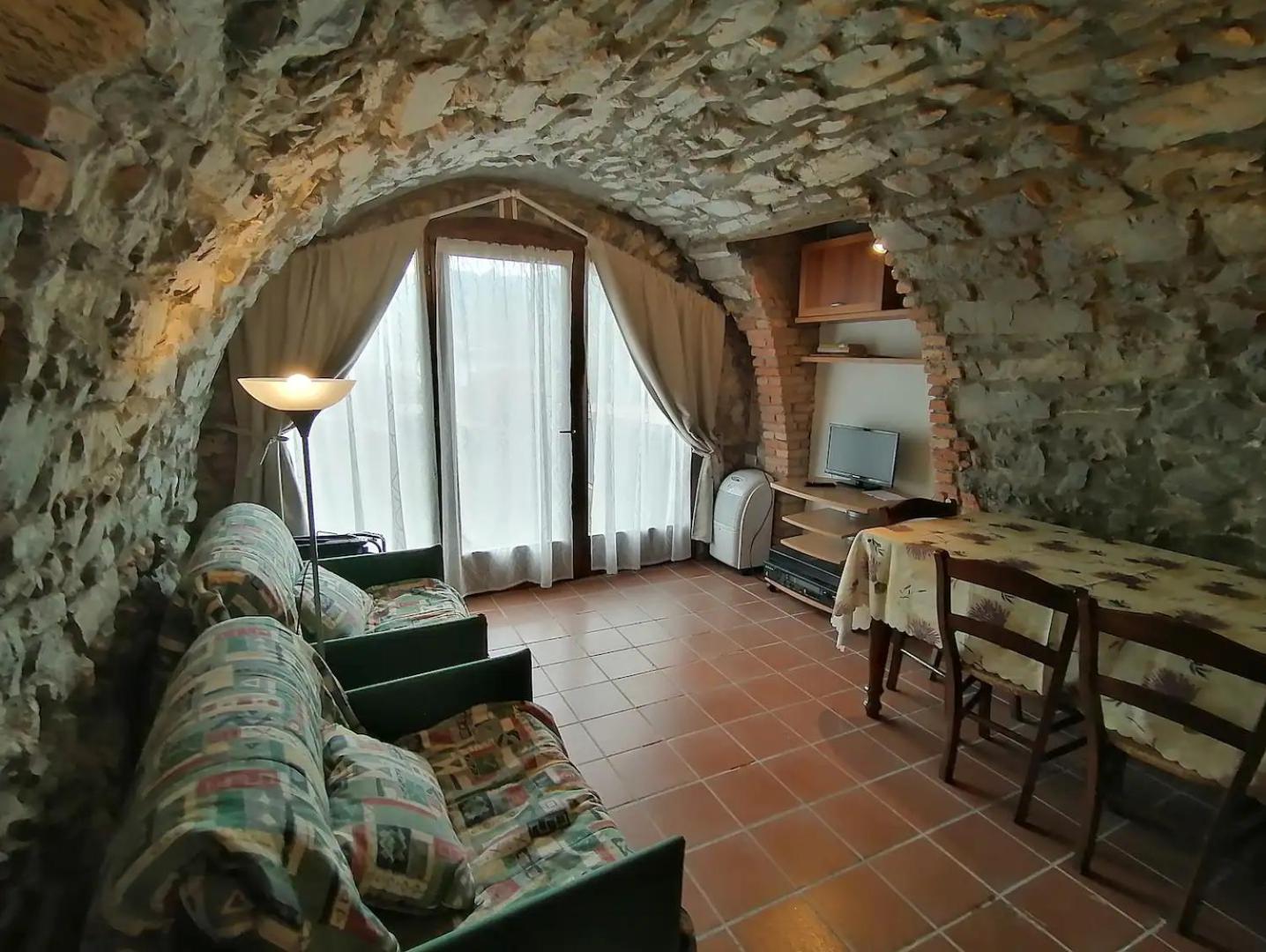 Apartment with Lake View - Photo 11