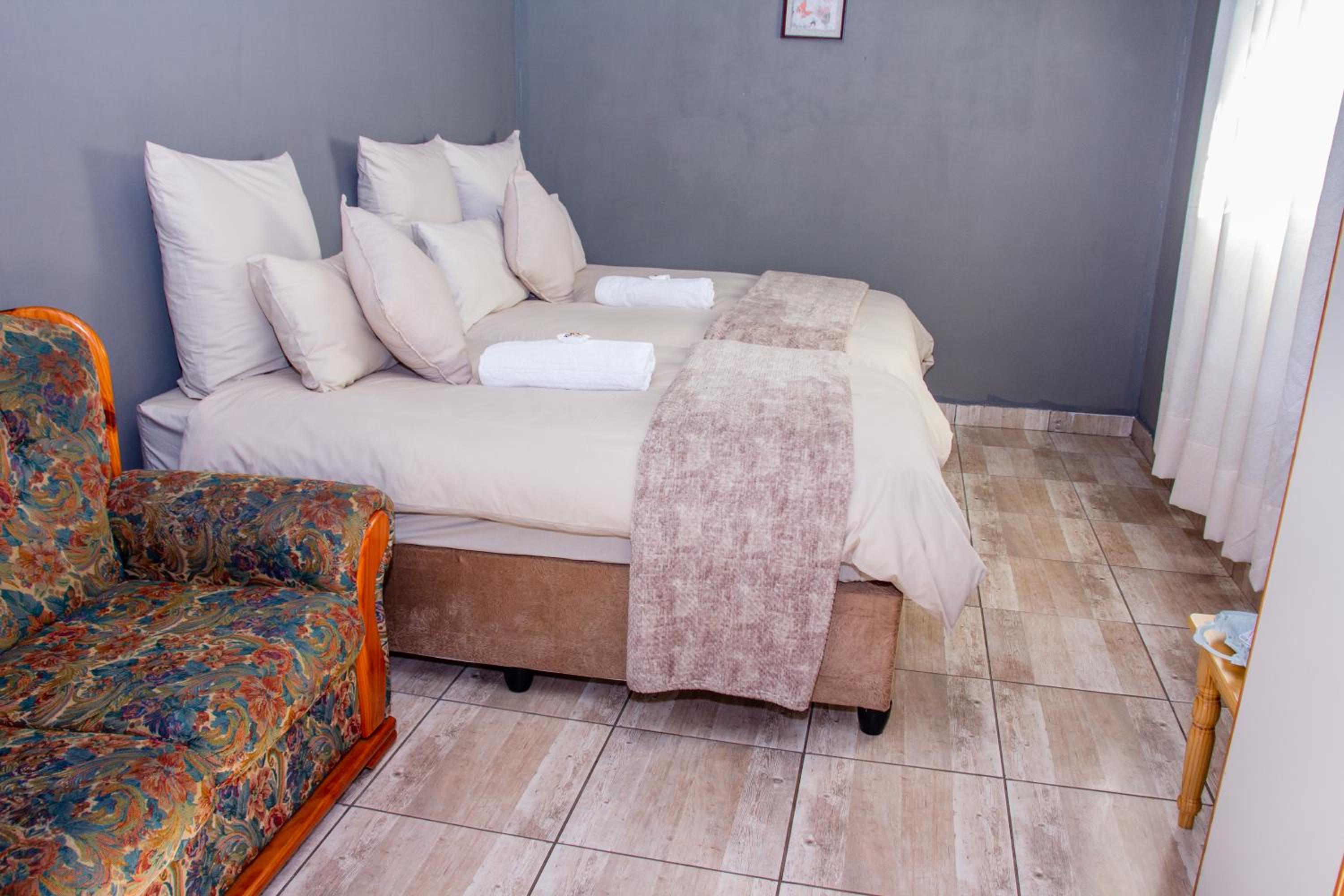 Deluxe Double or Twin Room with Garden View photo 3