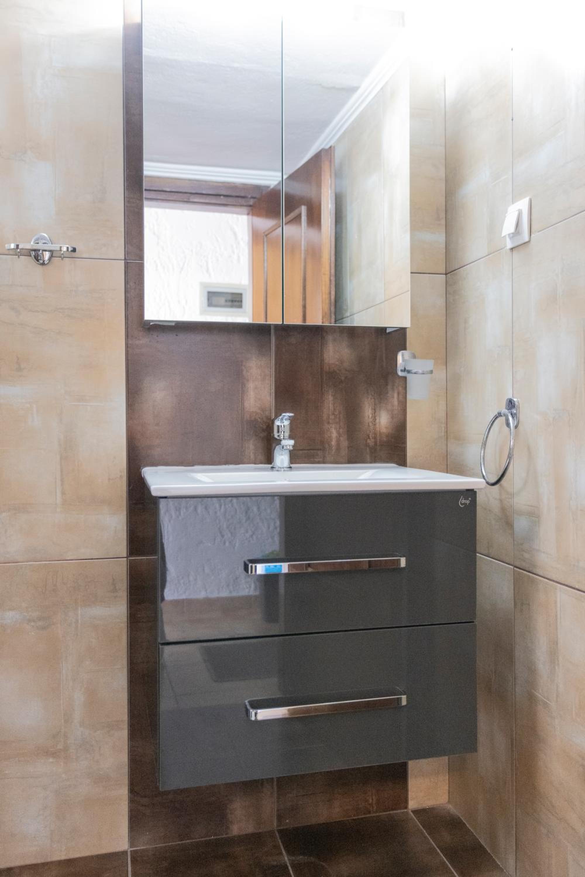 One-Bedroom Apartment (4 Adults) photo 2