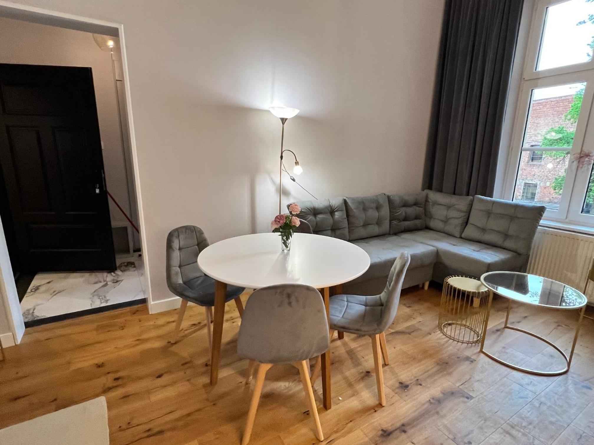One-Bedroom Apartment photo 3