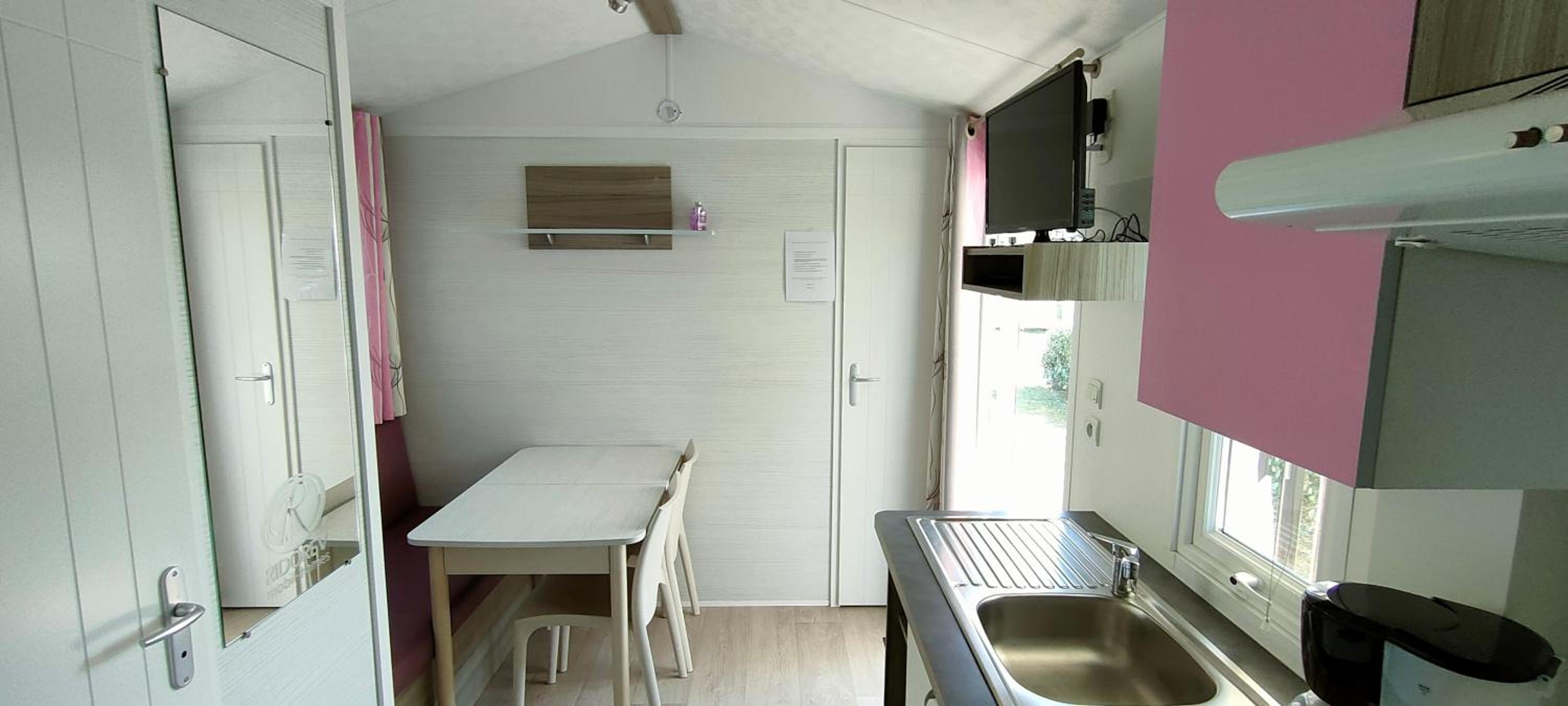 Mobile Home photo 3