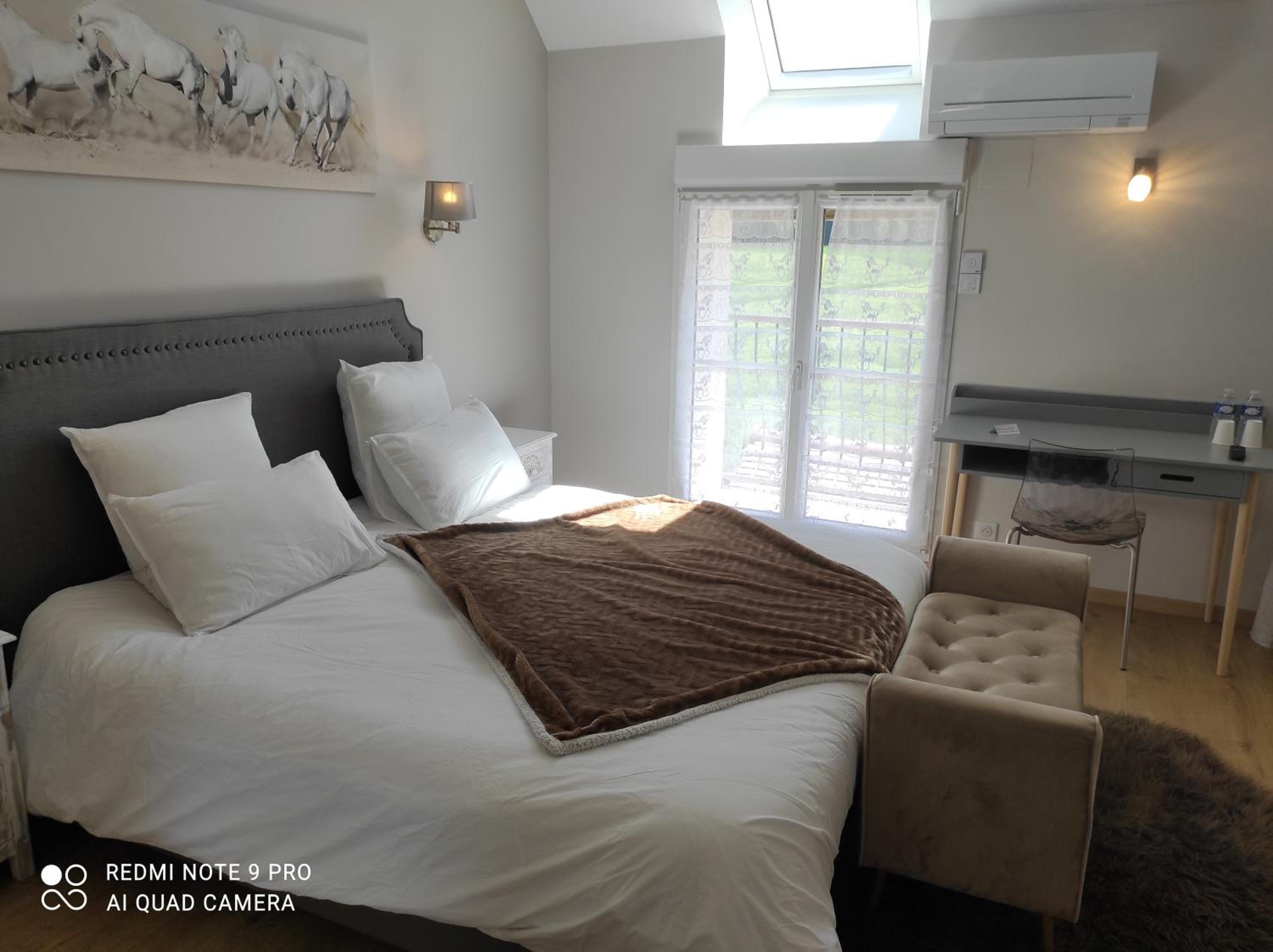 Double or Twin Room with Private Bathroom photo 2