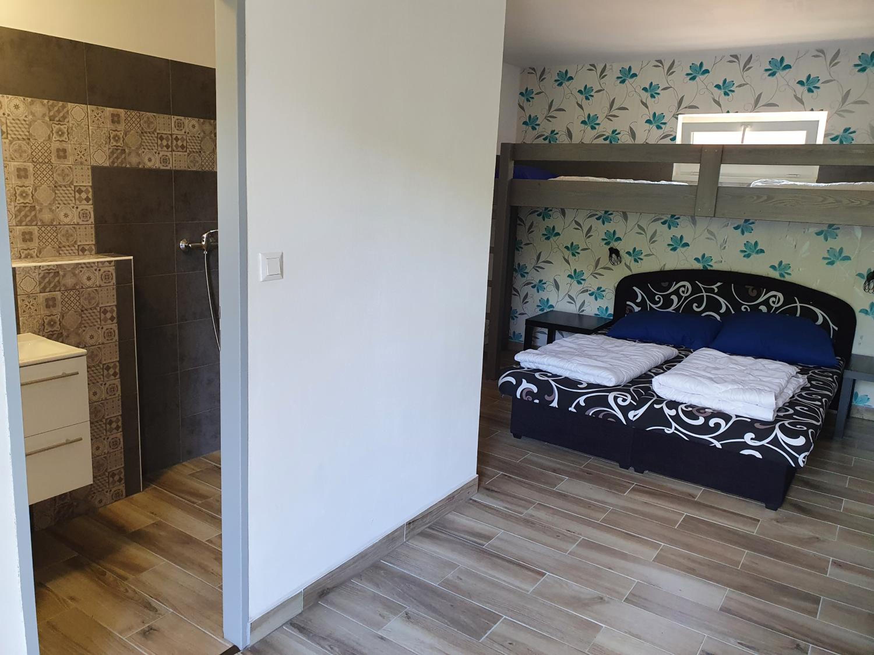 Quadruple Room with Private Bathroom photo 3
