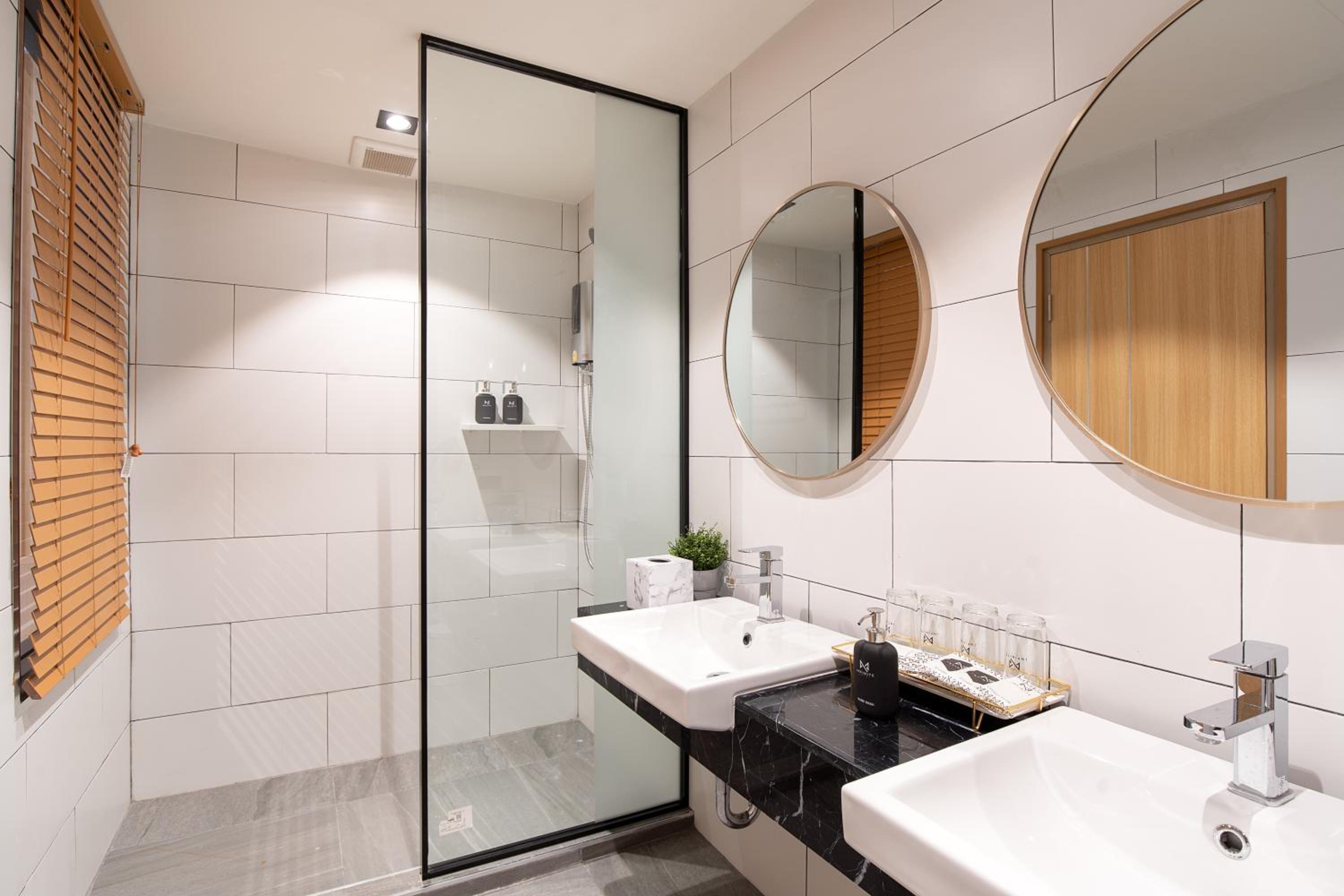 Classic Quadruple Room - Photo 11