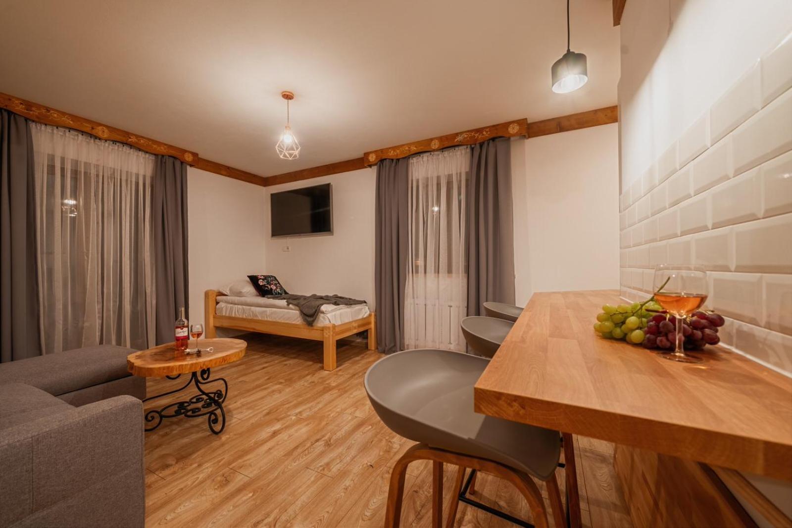 Studio Apartment - Photo 13