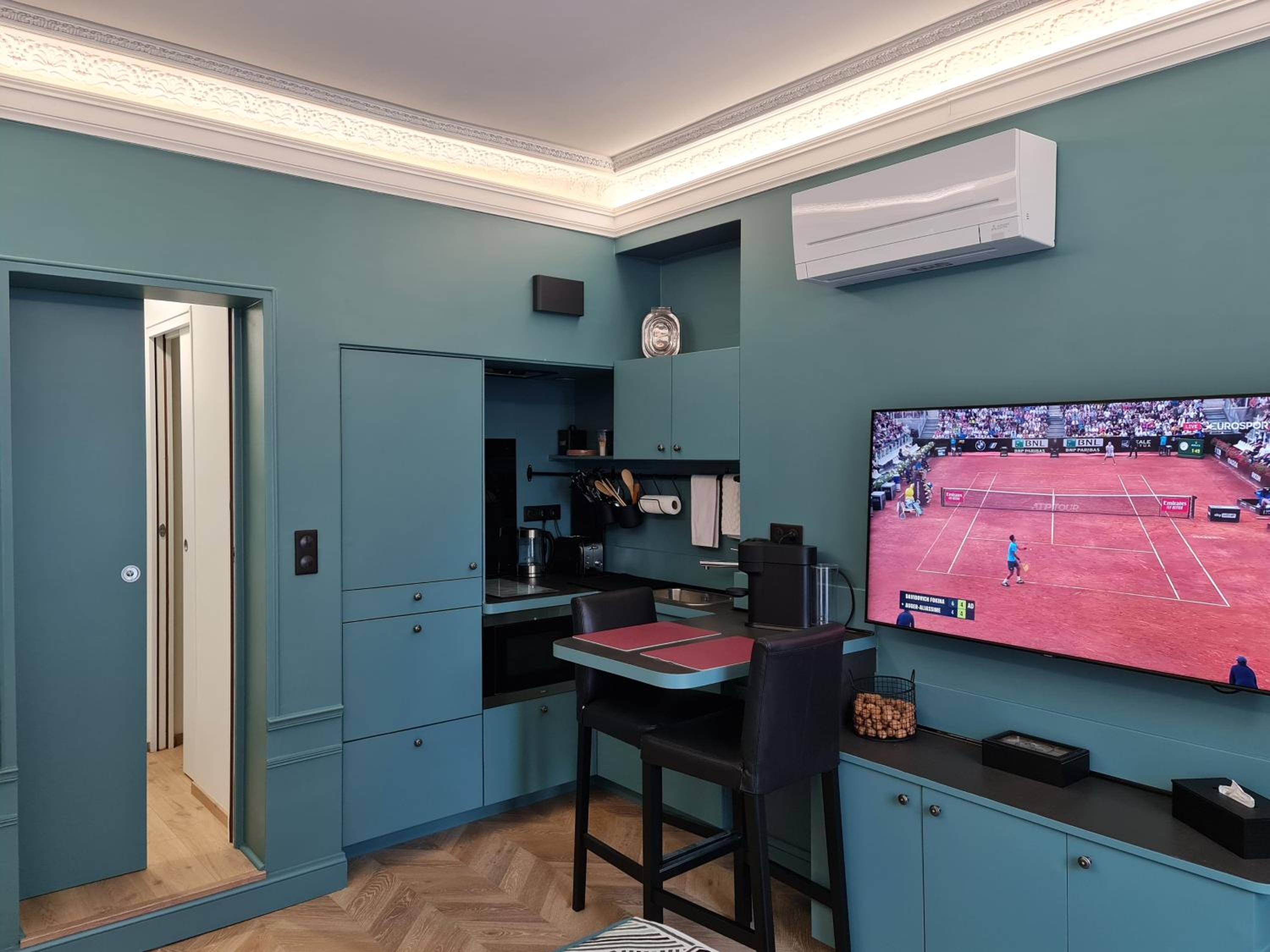 One-Bedroom Apartment - Photo 3