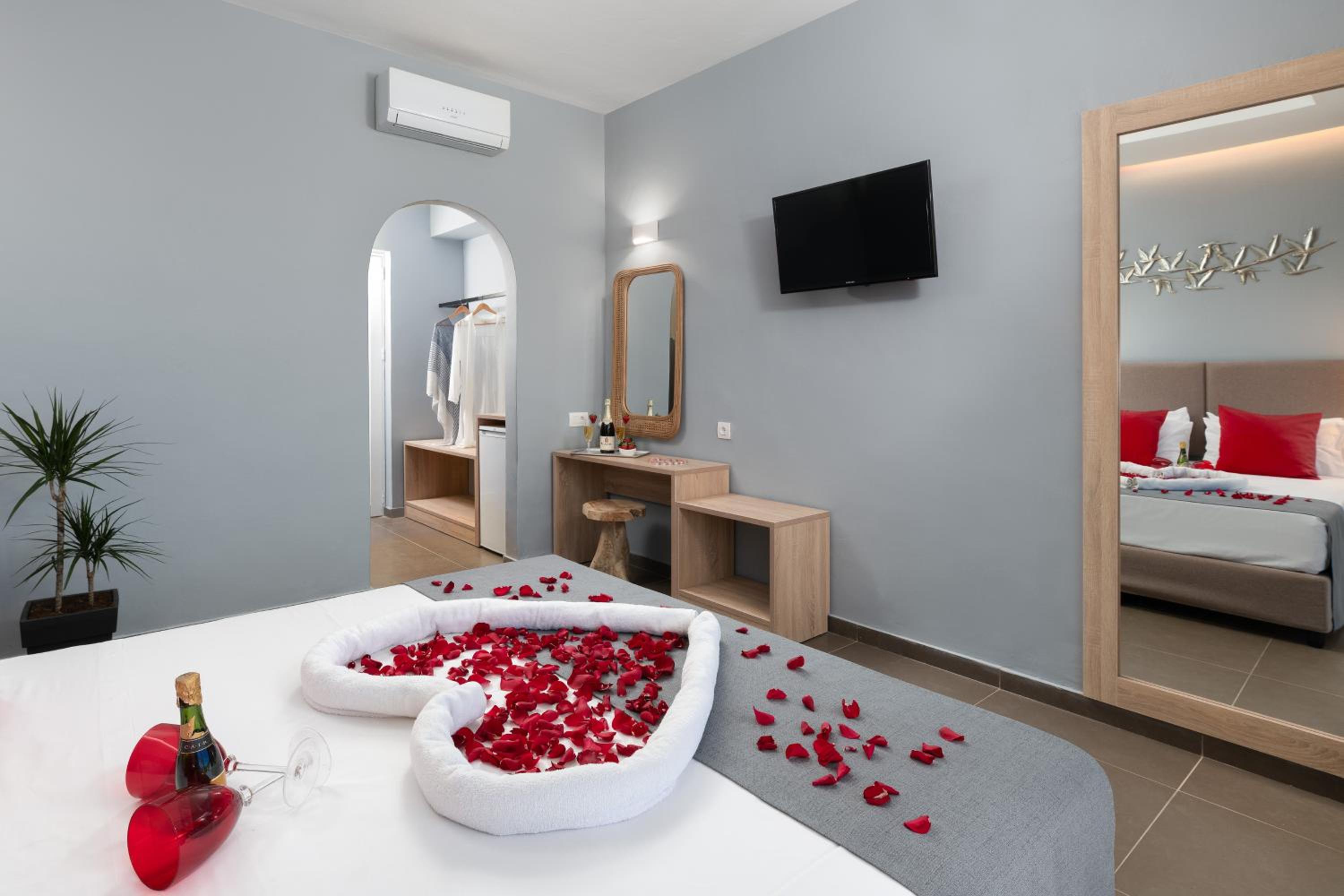 Honeymoon Suite with Private Pool
