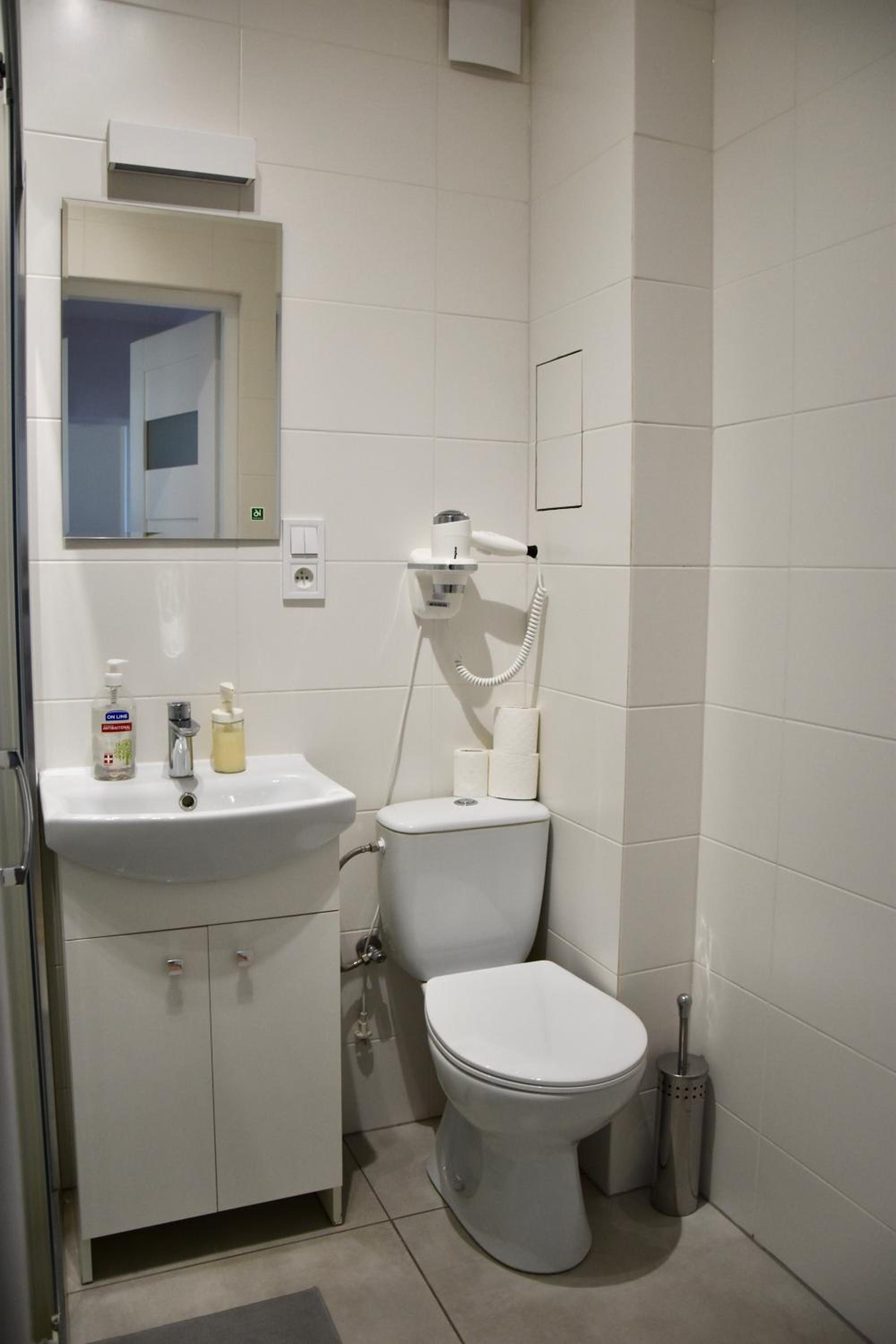 One-Bedroom Apartment - Photo 12