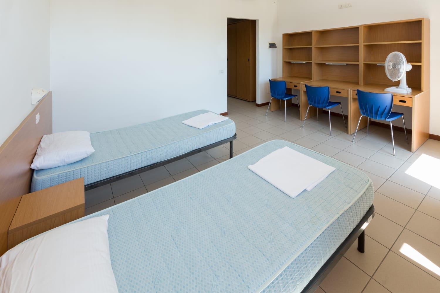 Twin Room with Private Bathroom - Photo 6