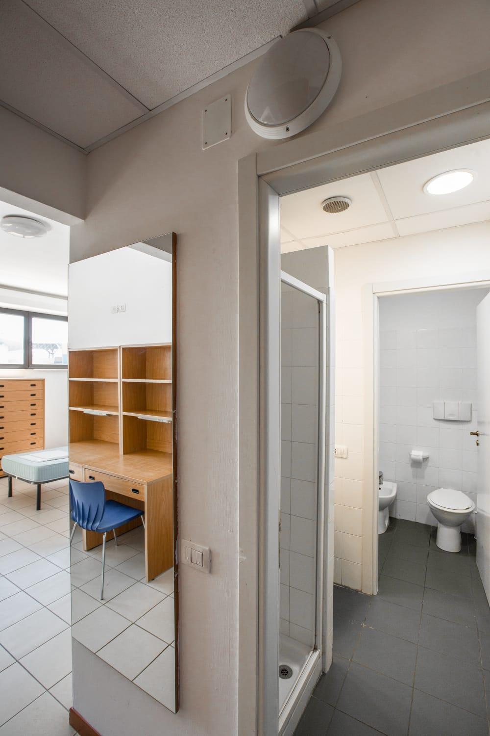 Quadruple Room with Private Bathroom - Photo 5