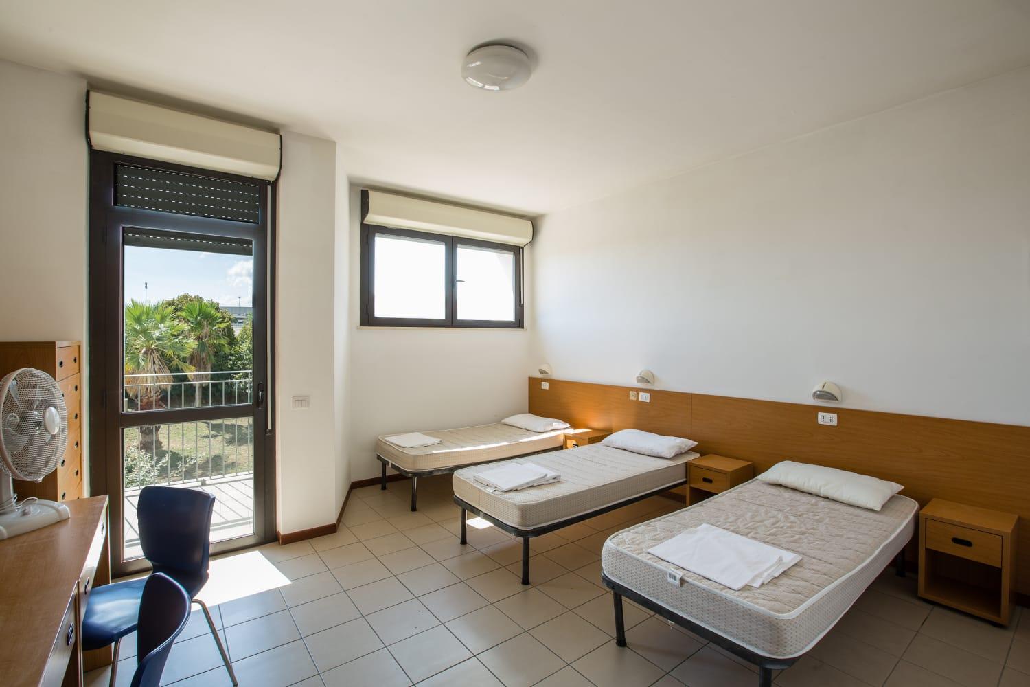 Triple Room with Private Bathroom - Photo 3