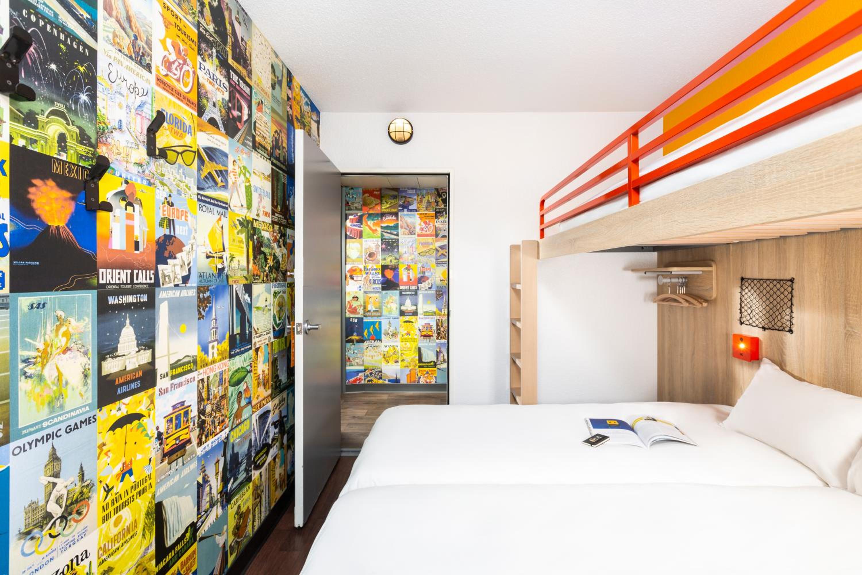 Break Bedroom with Twin Beds and One Bunk Bed photo 2
