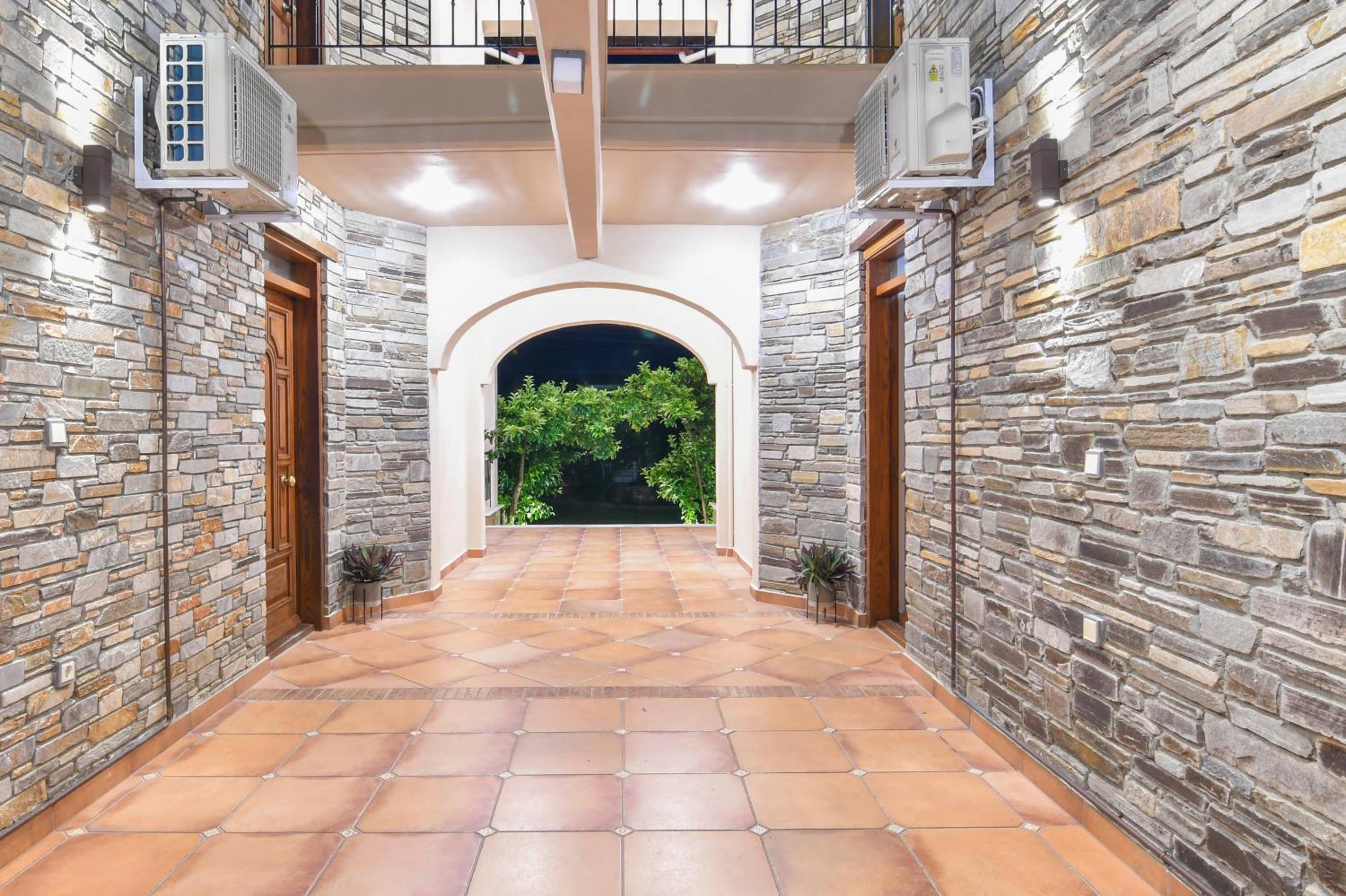 Villa photo 2