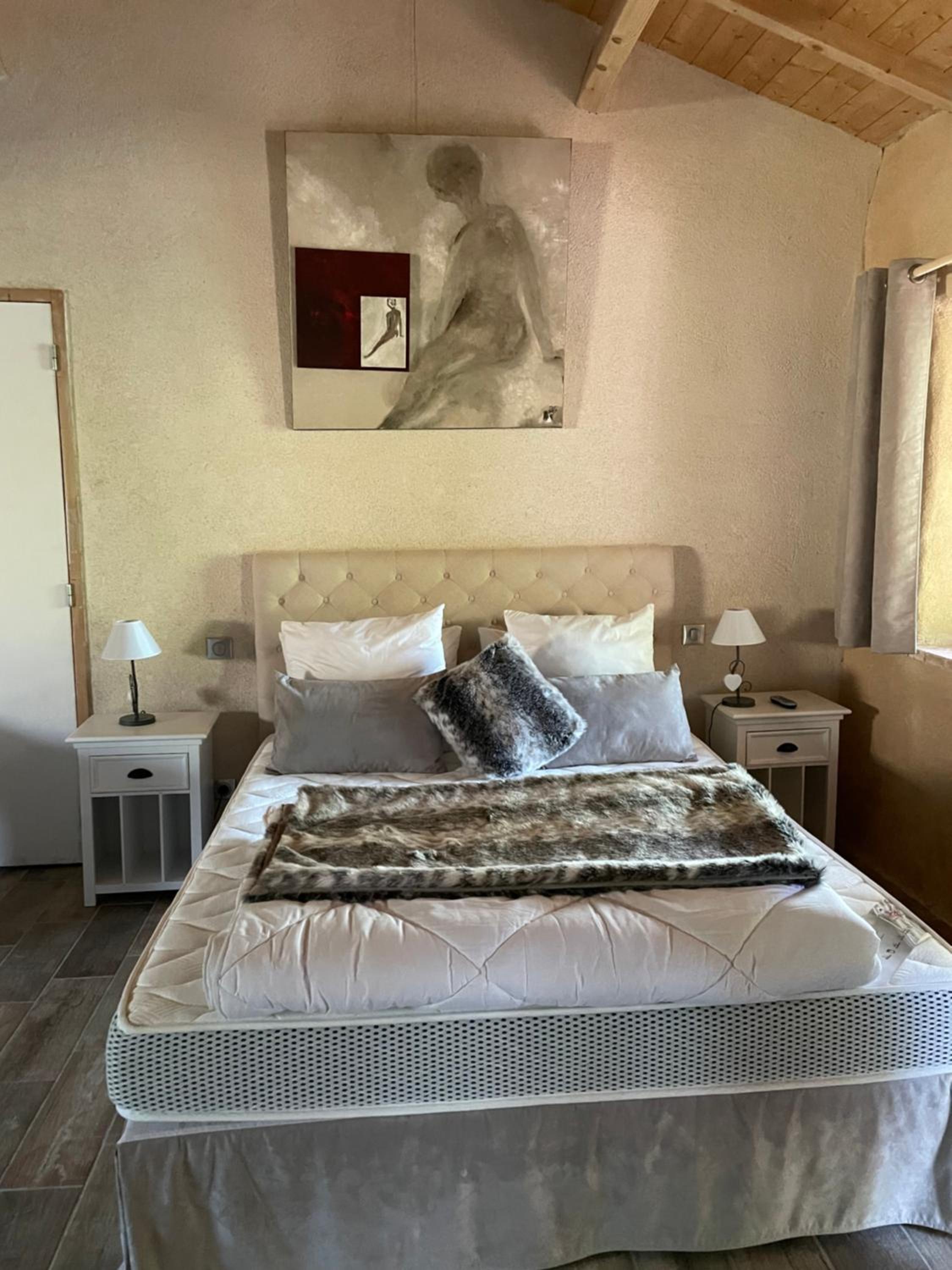 Double Room with Spa Bath photo 2