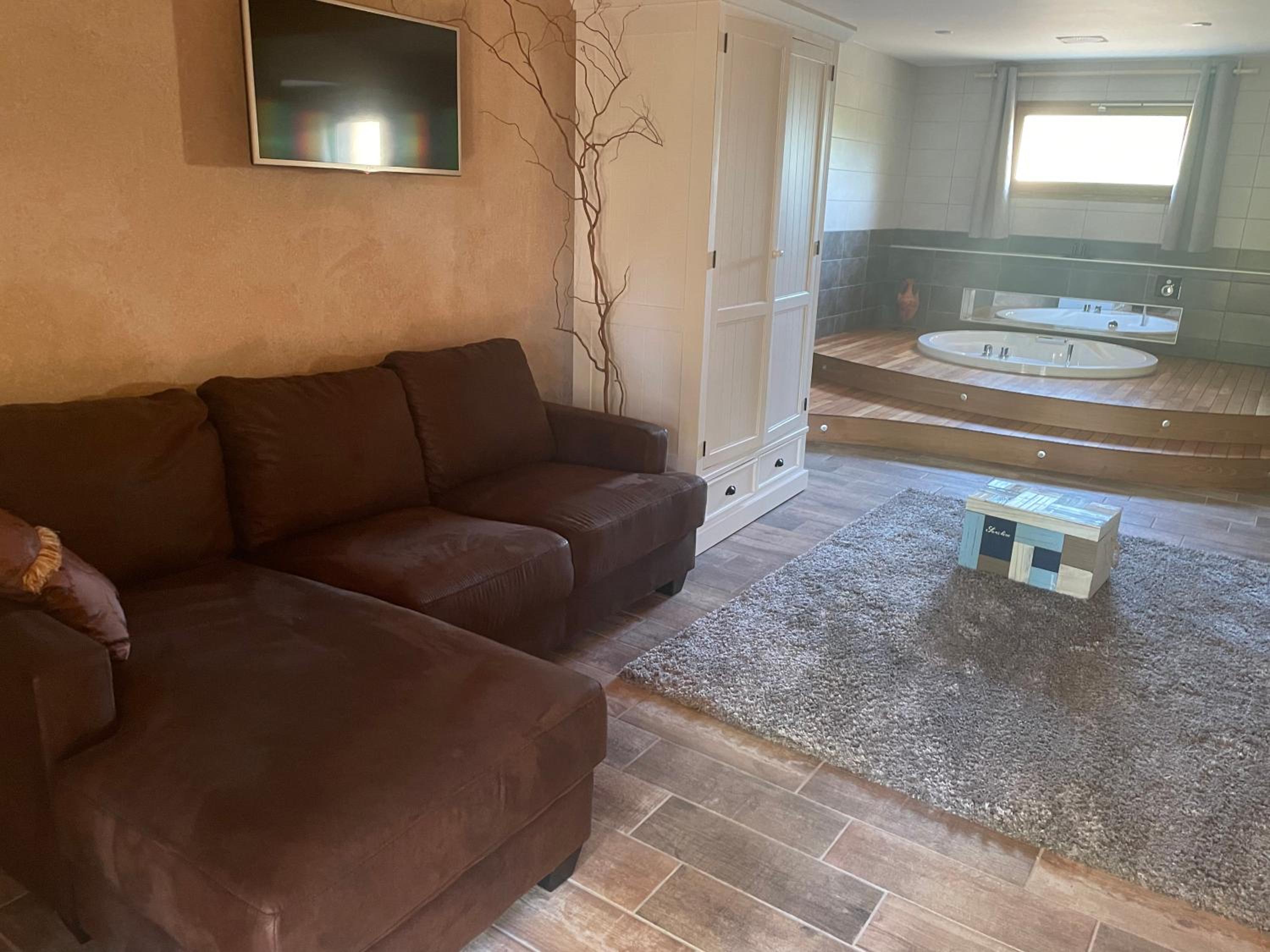 Double Room with Spa Bath photo 1