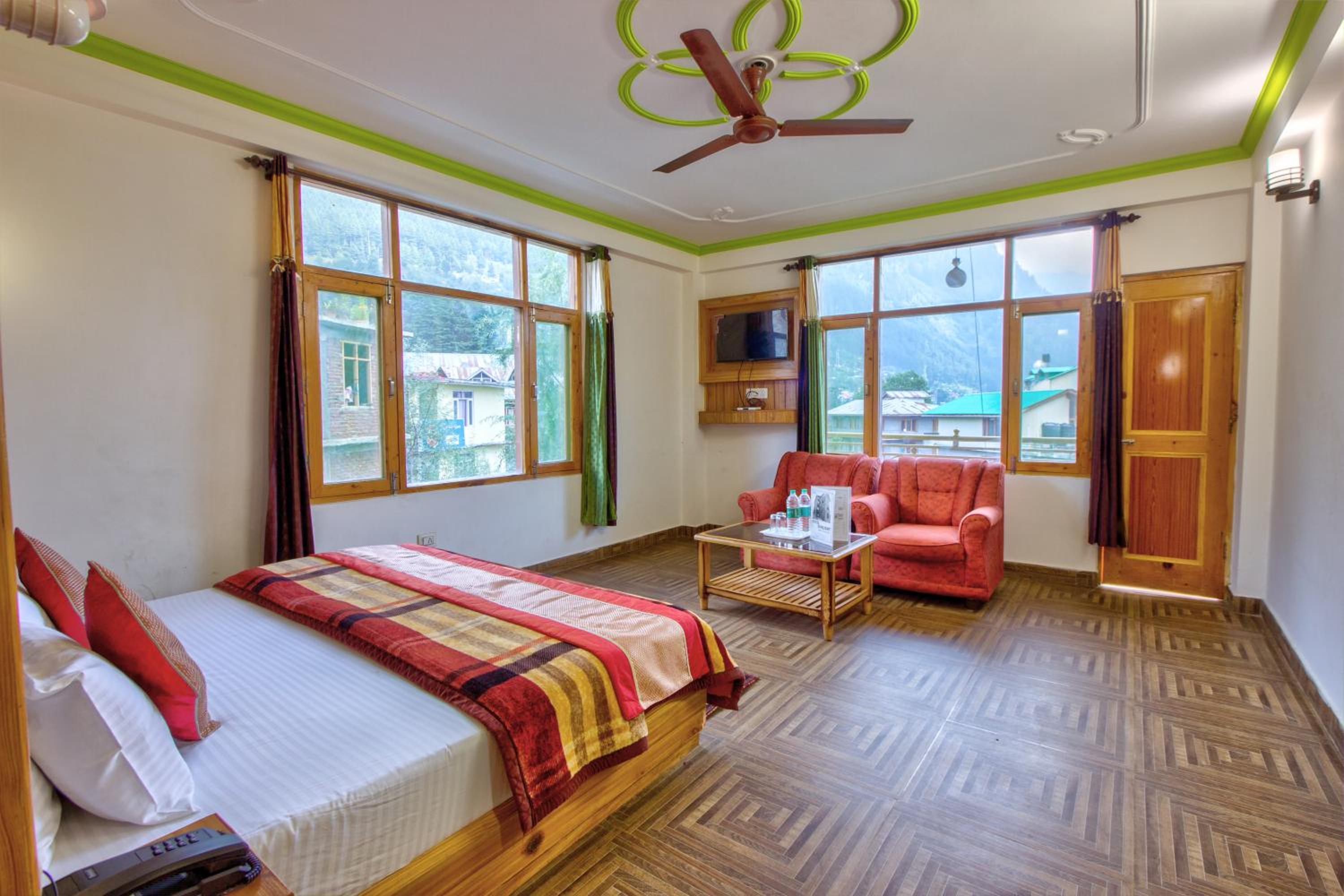 Deluxe Double Room (2 Adults + 1 Child)