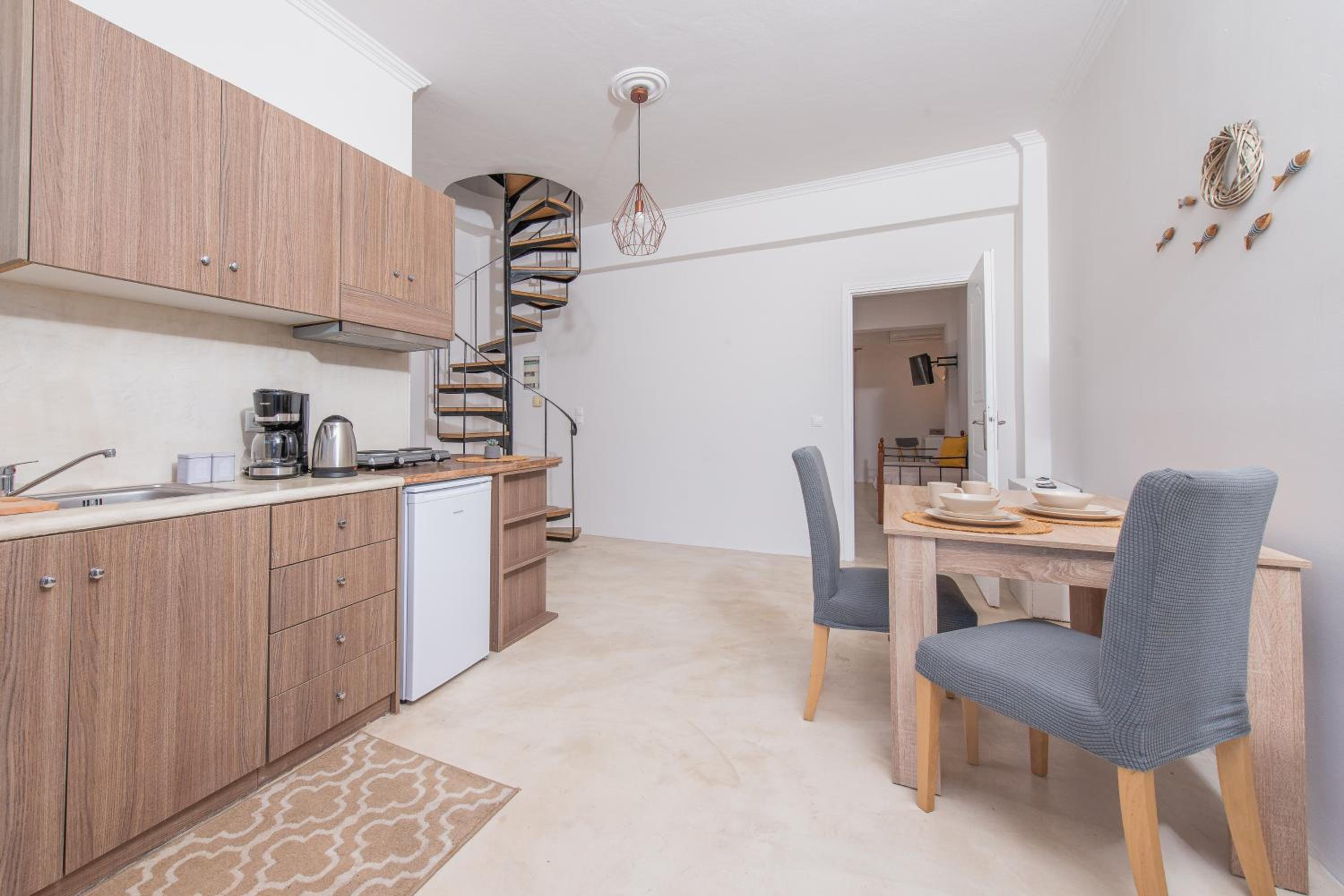 Deluxe Family Suite with Hot Tub and Sea View 