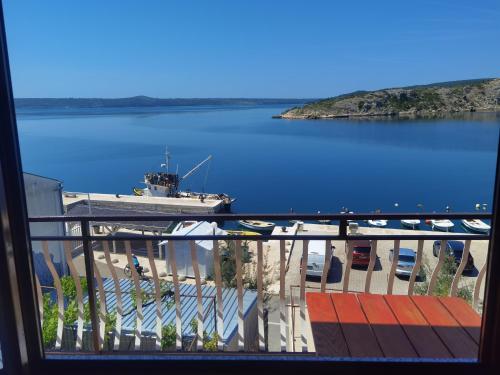 Studio with Balcony photo 2