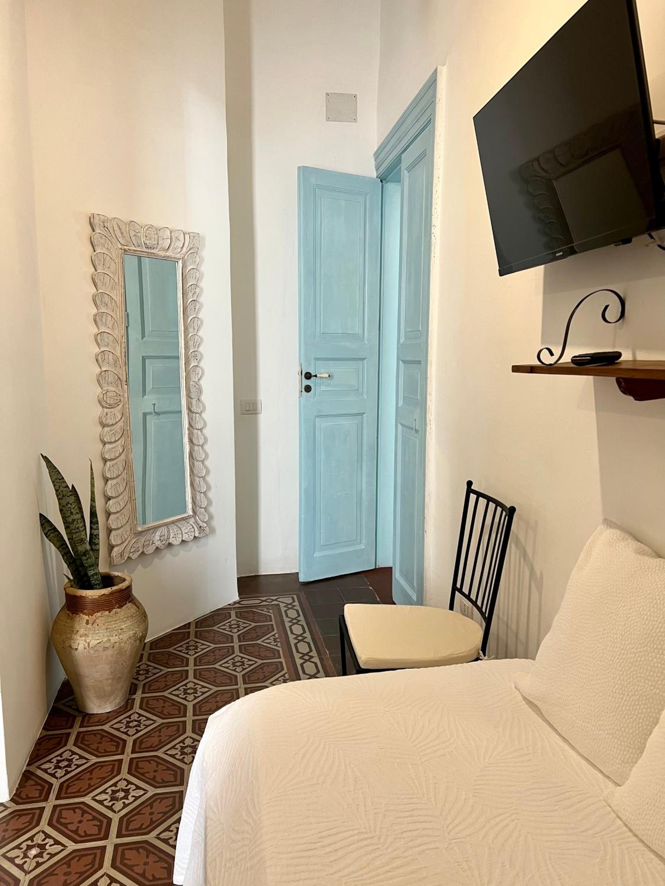 Triple Room with Private Bathroom photo 2