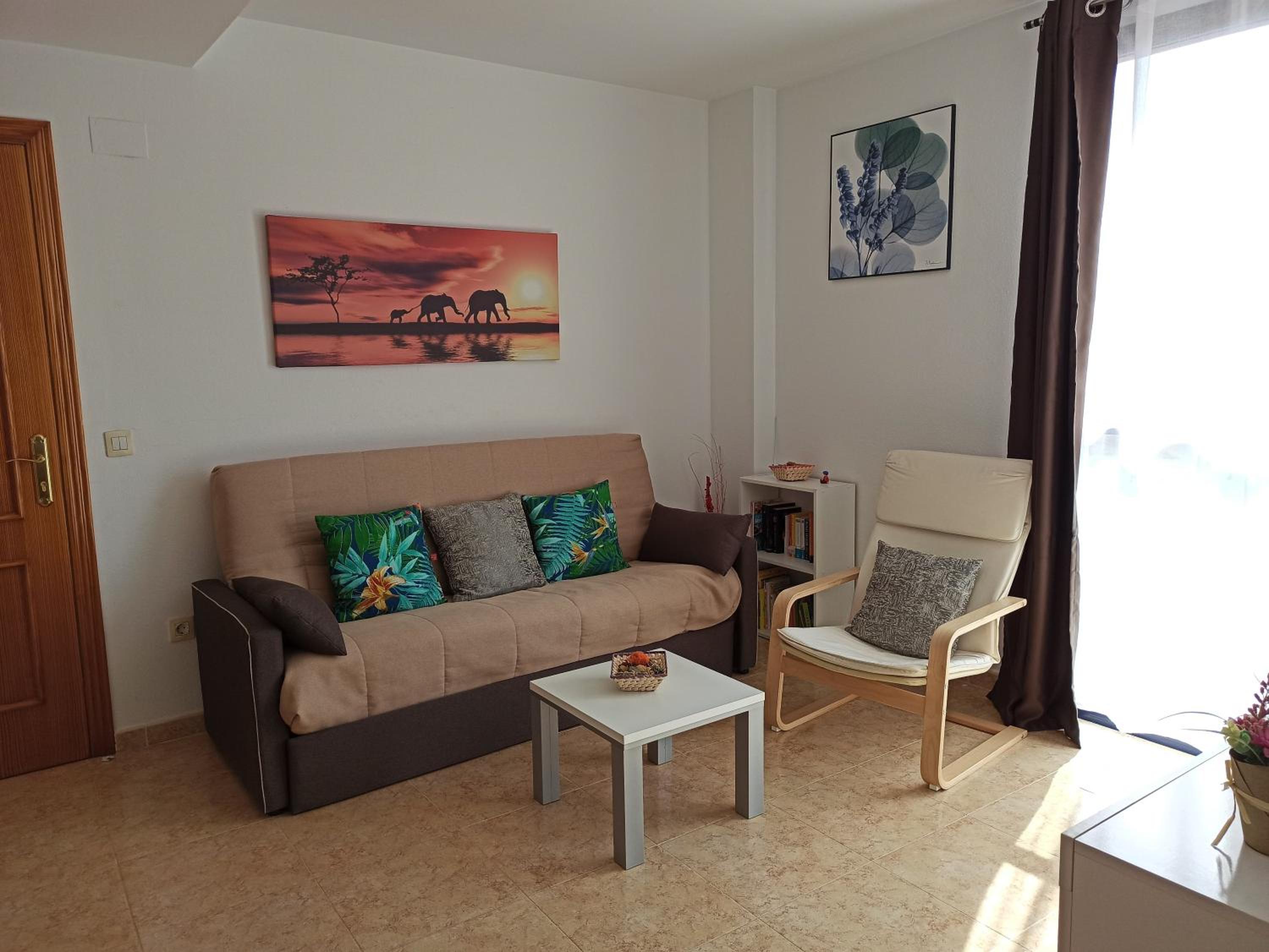 Apartment with Mountain View