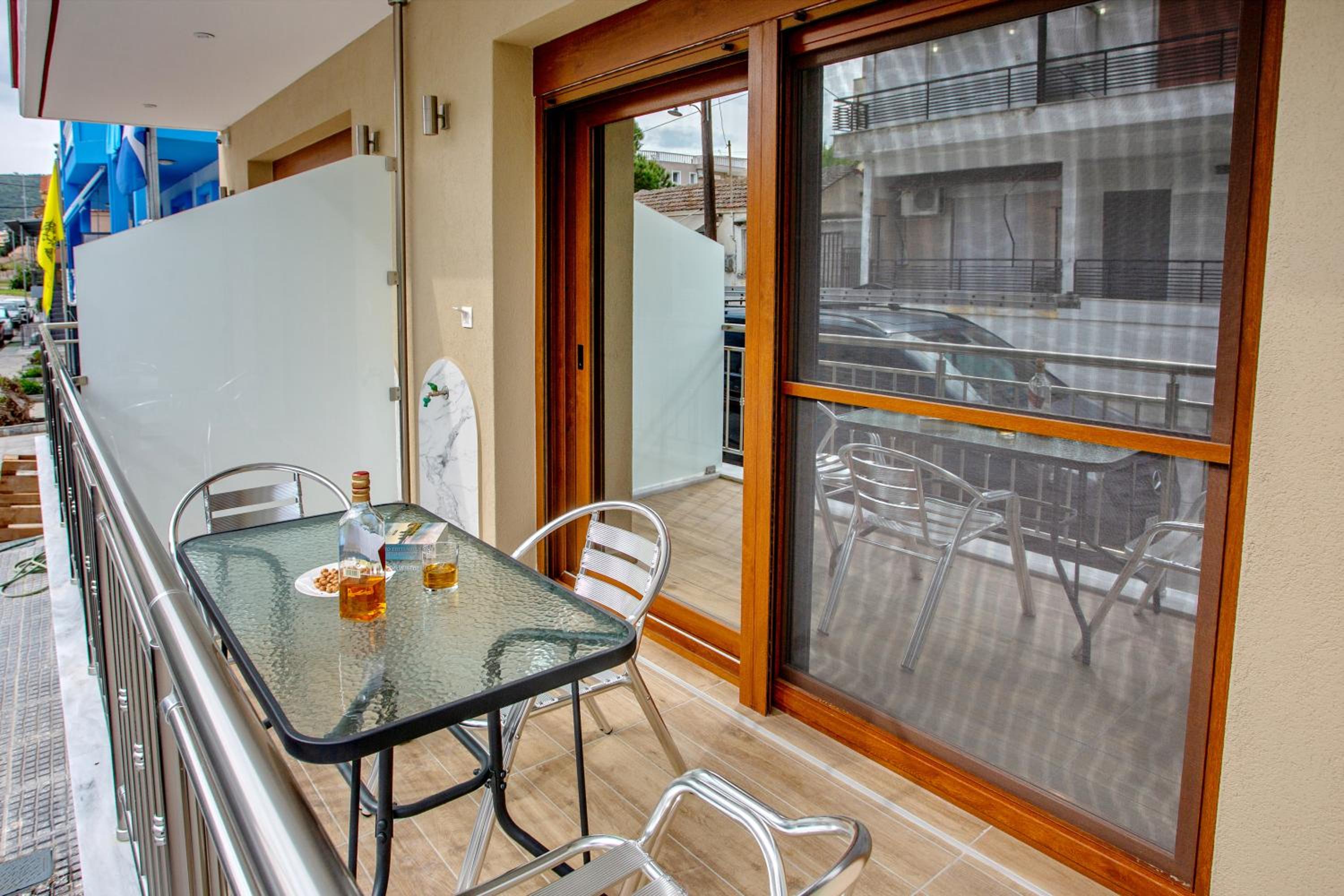 Deluxe Double Room (2 Adults + 1 Child)