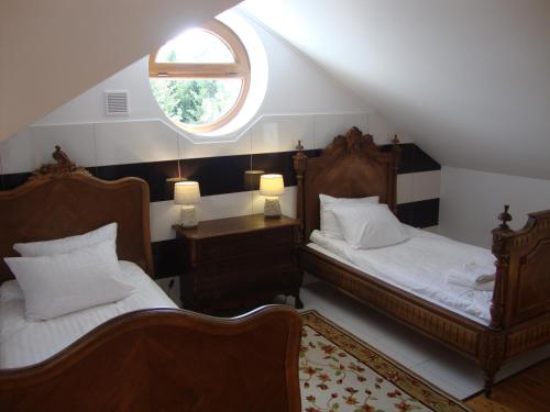 Standard Twin Room - Photo 4