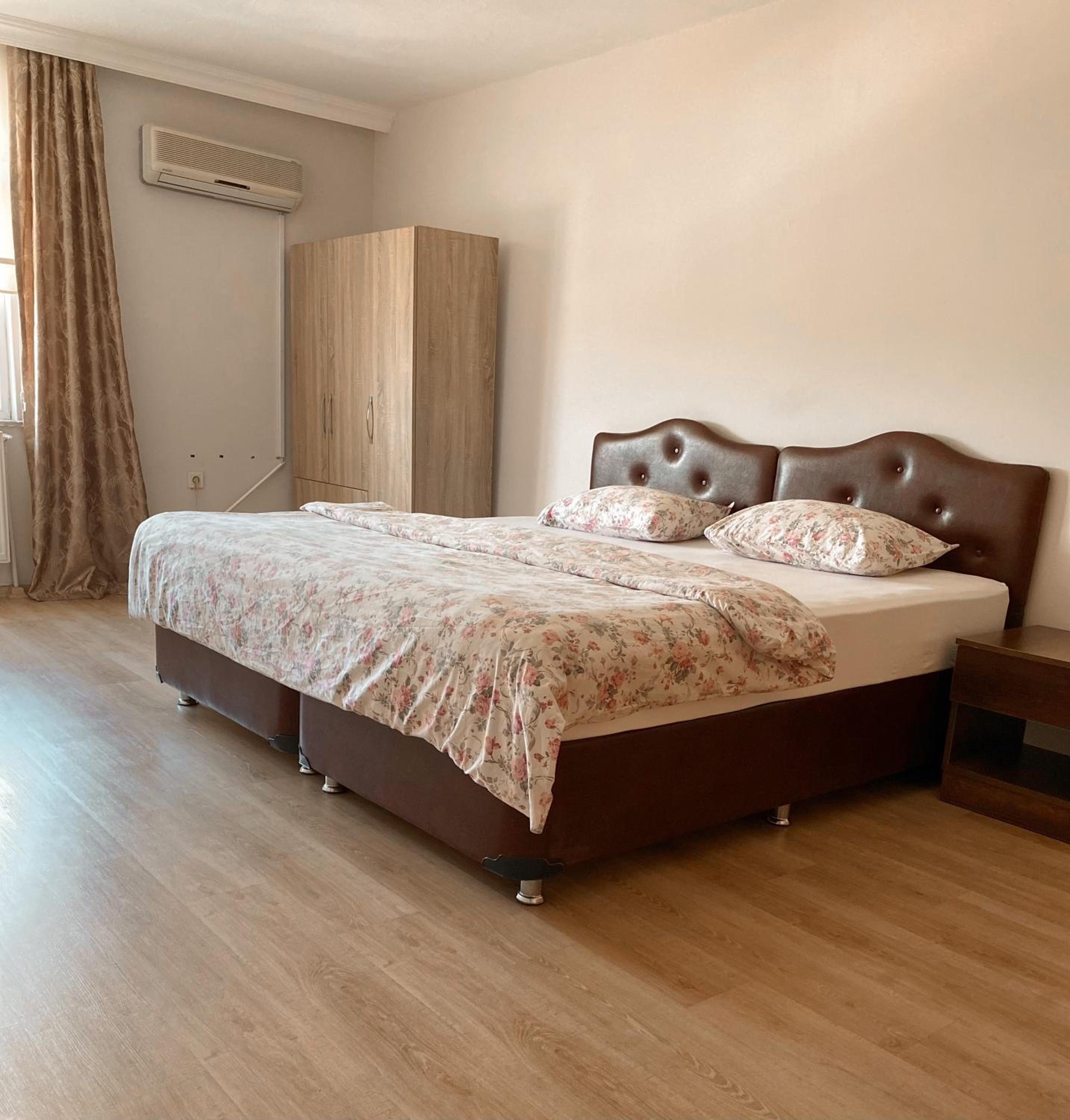 One-Bedroom Apartment photo 2