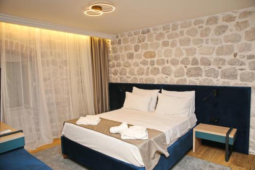 Deluxe Double Room with Bath - Photo 2