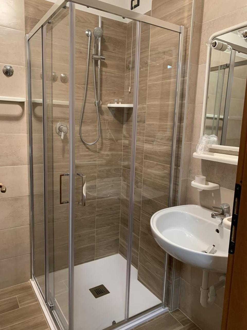 Triple Room - Photo 8