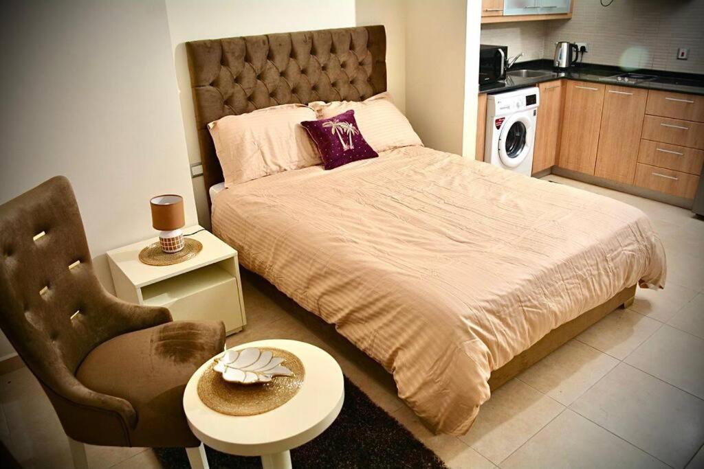 One-Bedroom Apartment photo 1