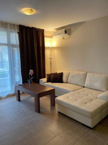 Apartment with Garden View