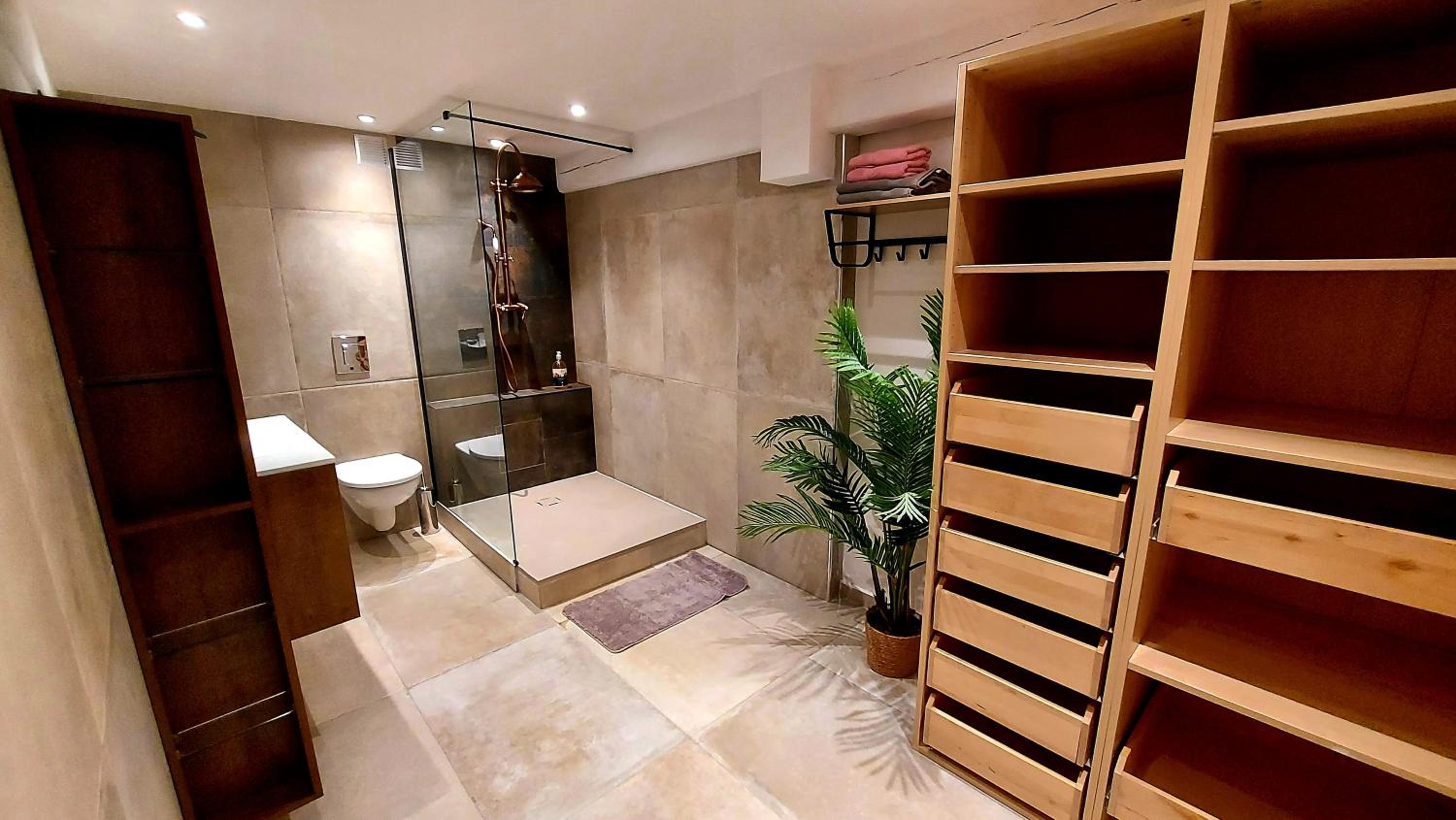 Deluxe Double Room with Shower photo 3