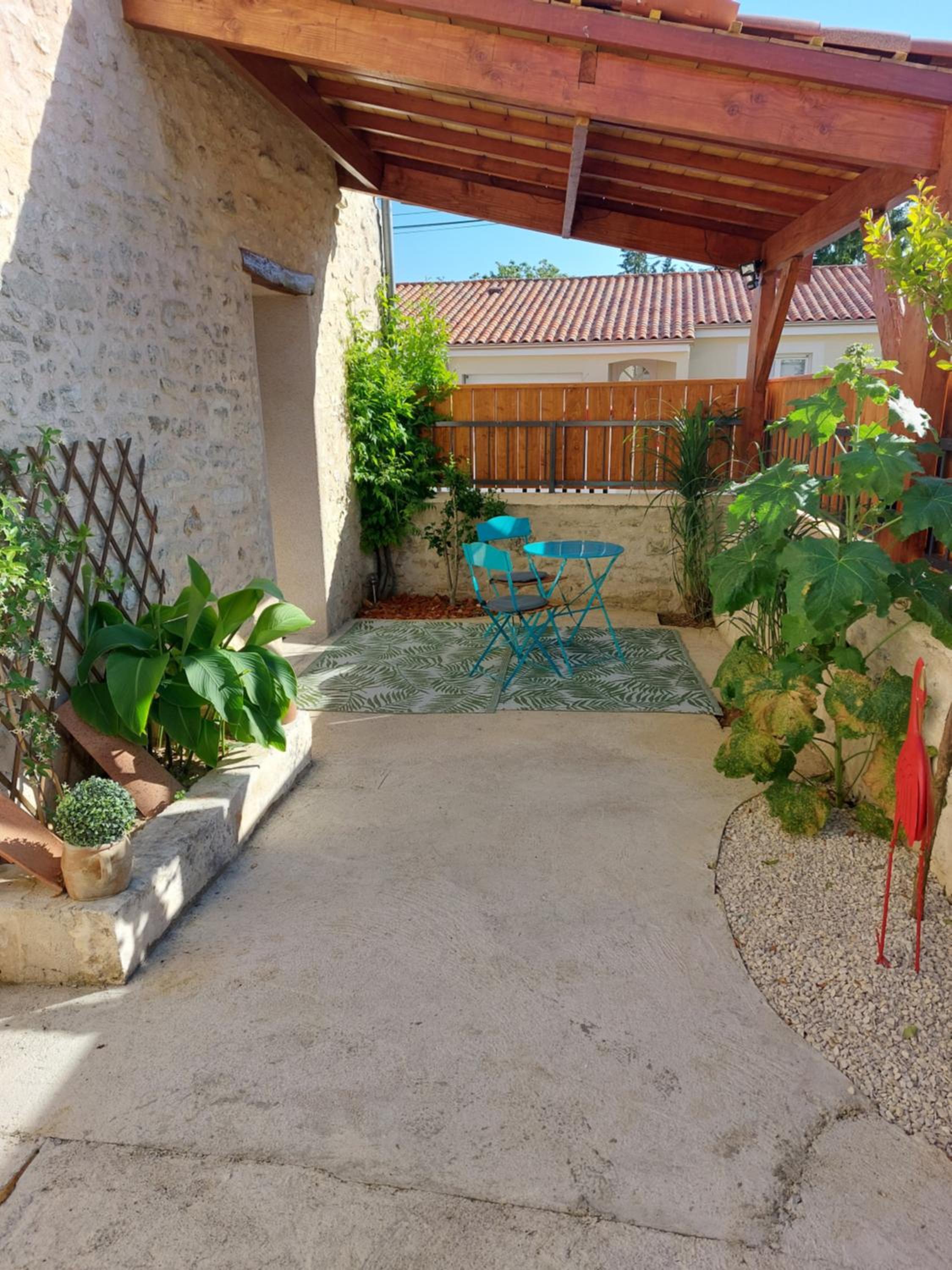 Double Room with Patio - Photo 10