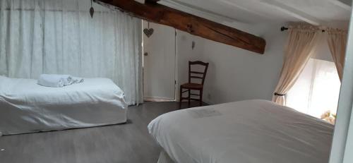 Deluxe Double Room (2 Adults + 1 Child) - Photo 2