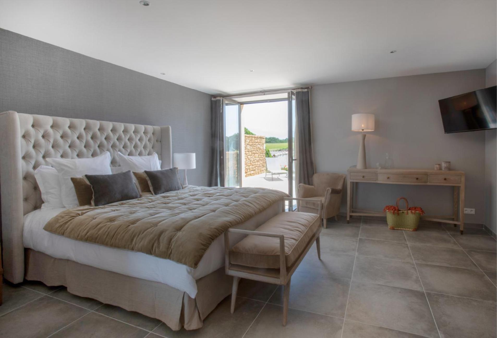 King Room with Pool View photo 2
