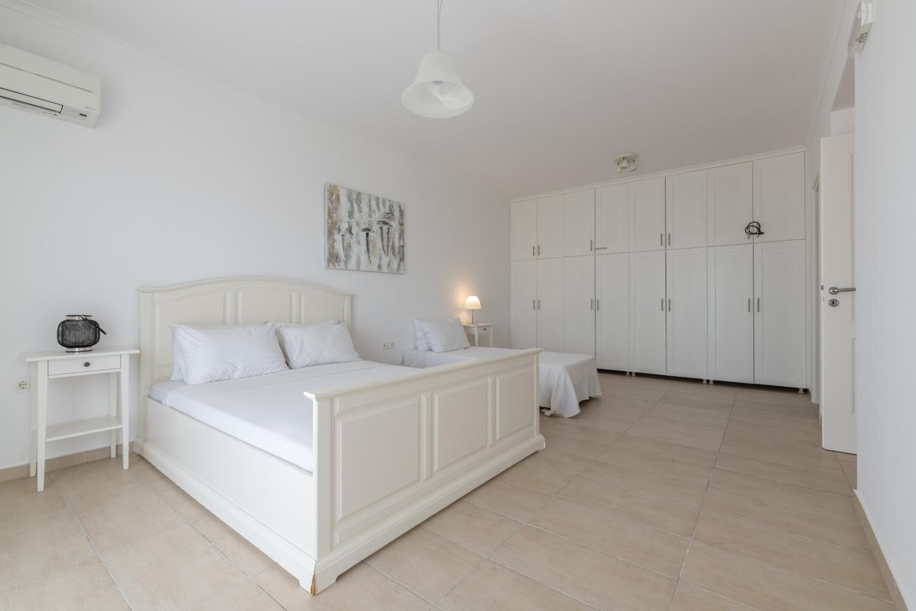 Three-Bedroom Villa photo 3