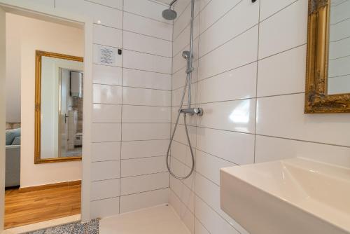Double Room with Sea View - Photo 6