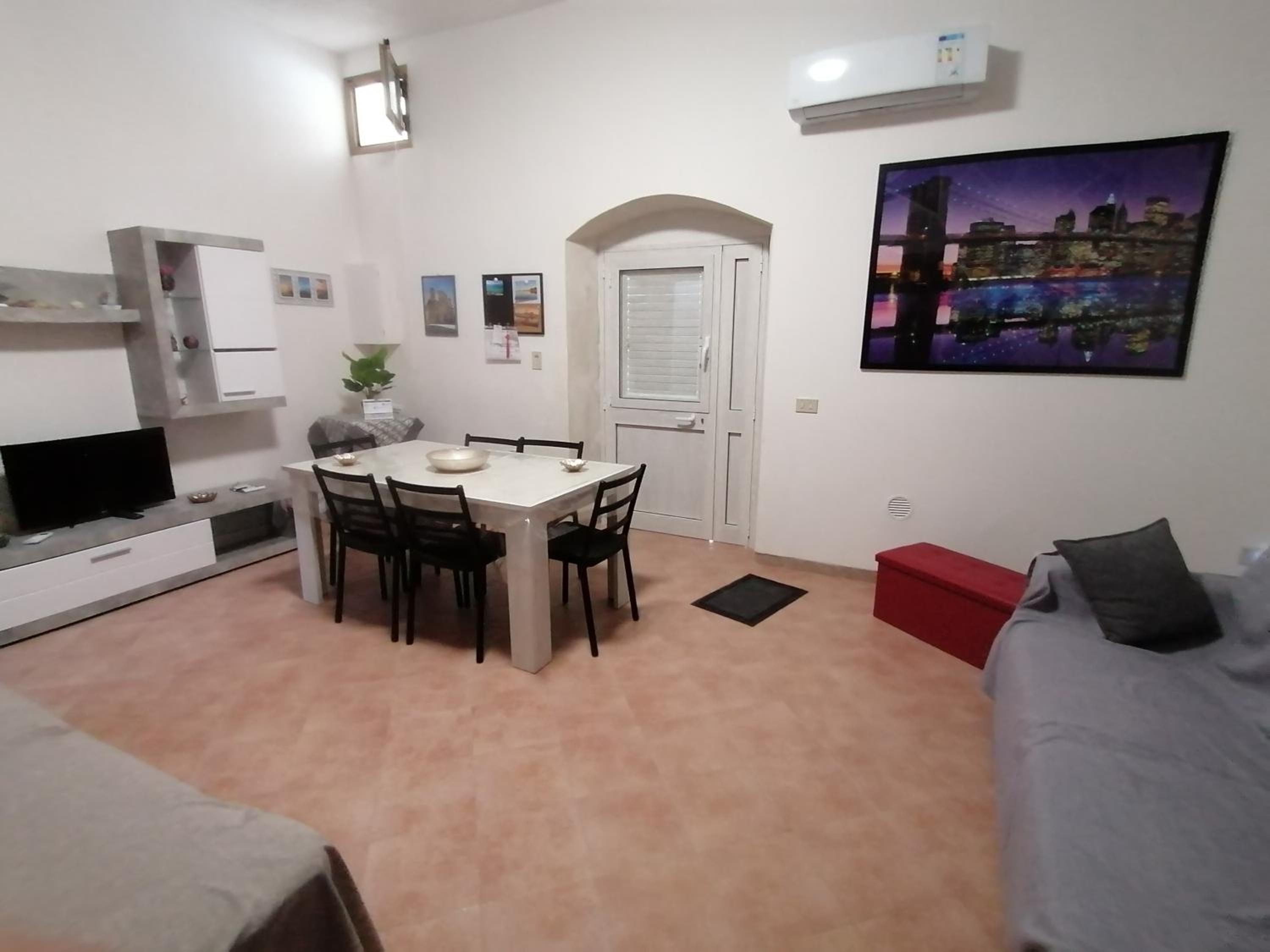 One-Bedroom House - Photo 5
