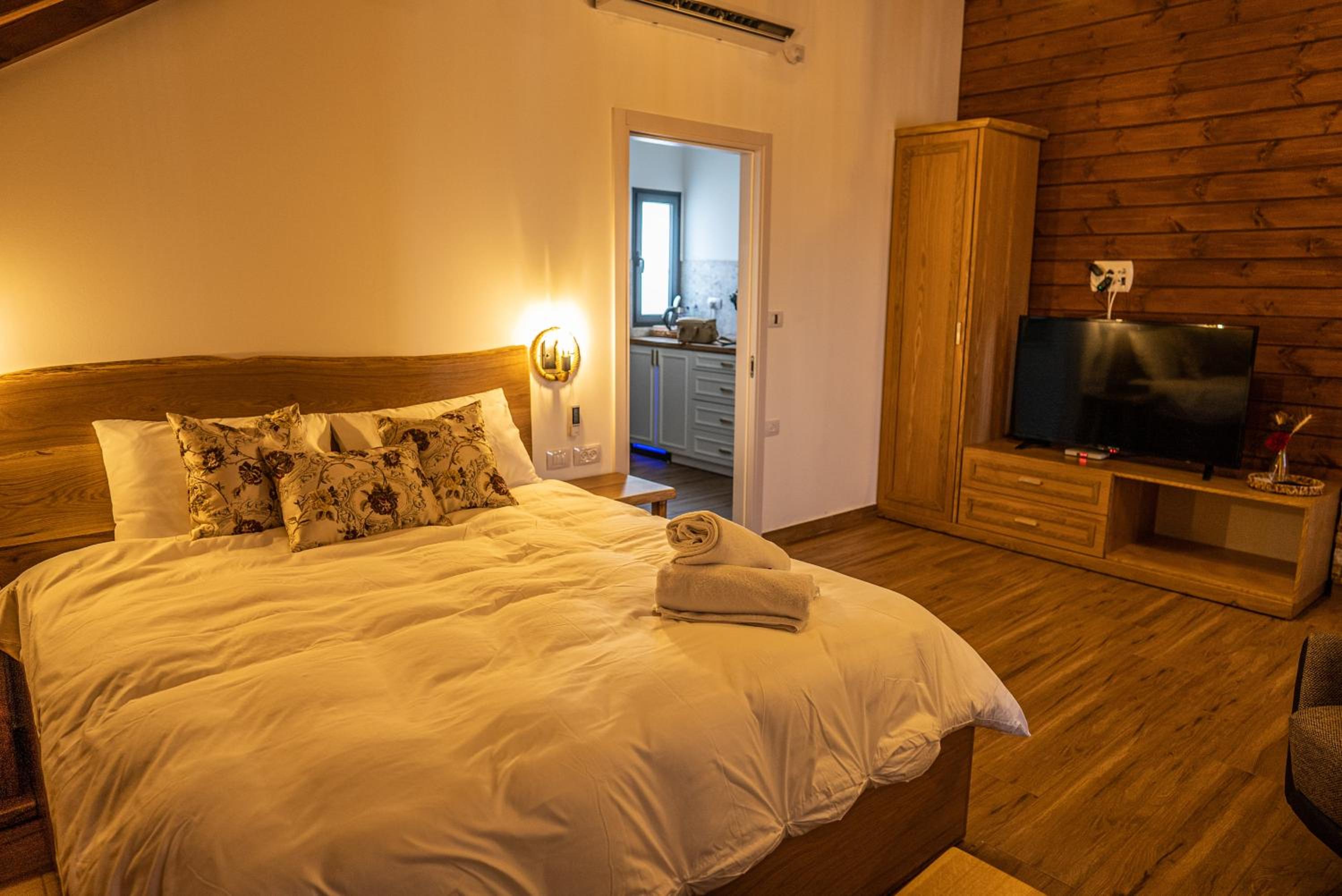 Family Suite with Balcony - Photo 21