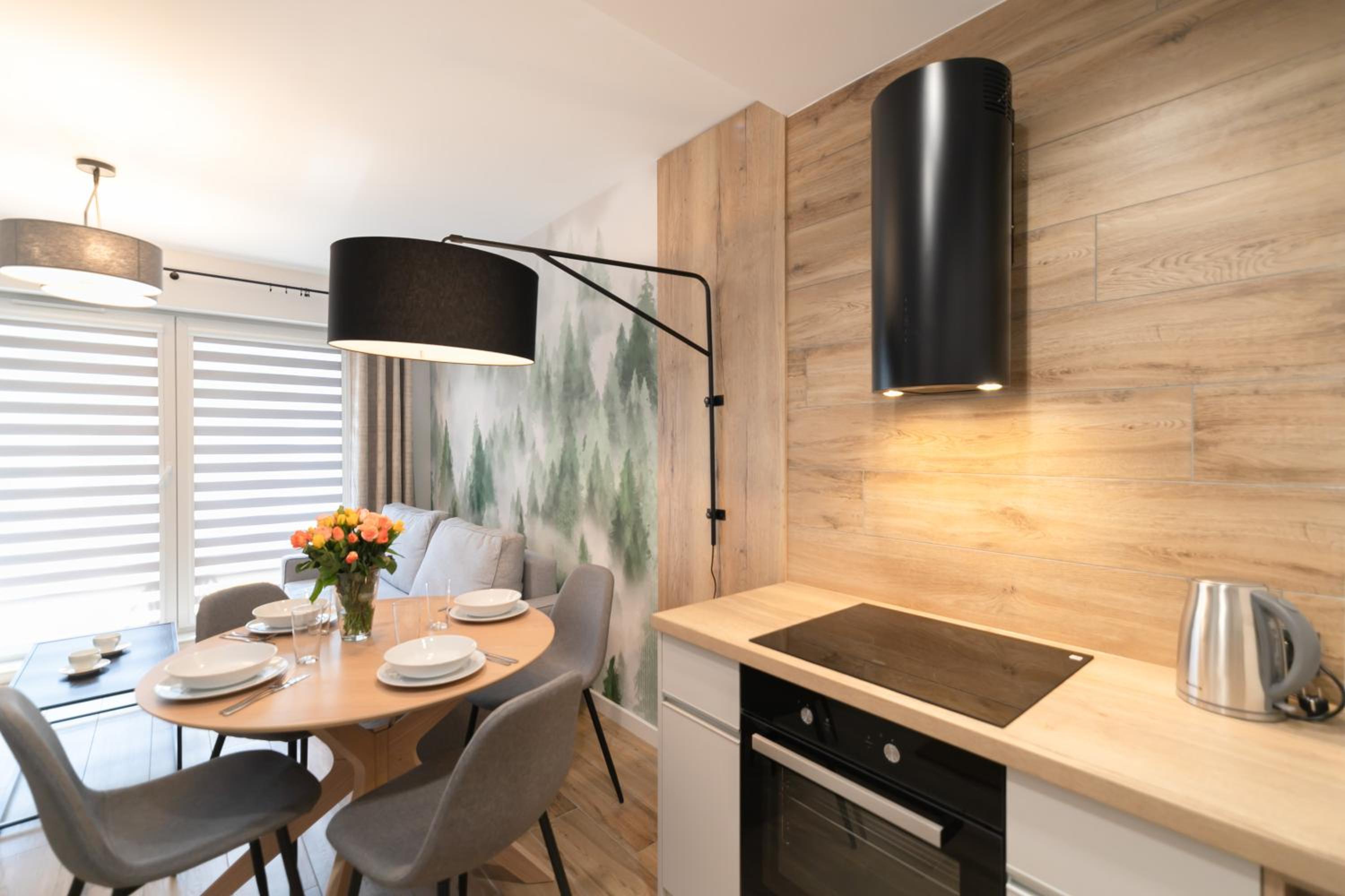 Apartment with Balcony - Photo 3