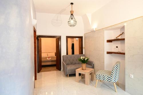 One-Bedroom Apartment - Photo 1