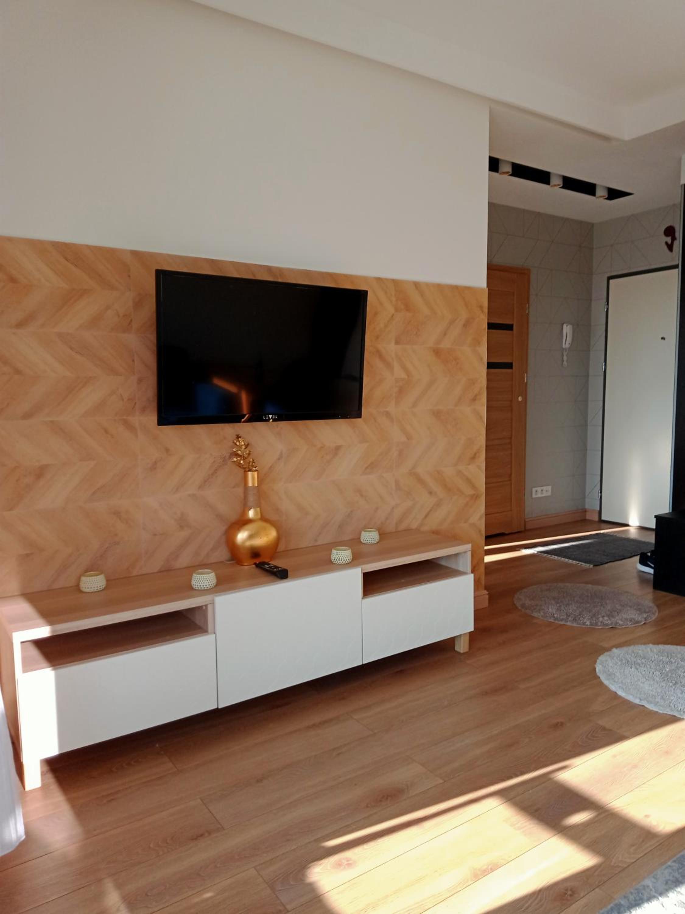 One-Bedroom Apartment - Photo 11