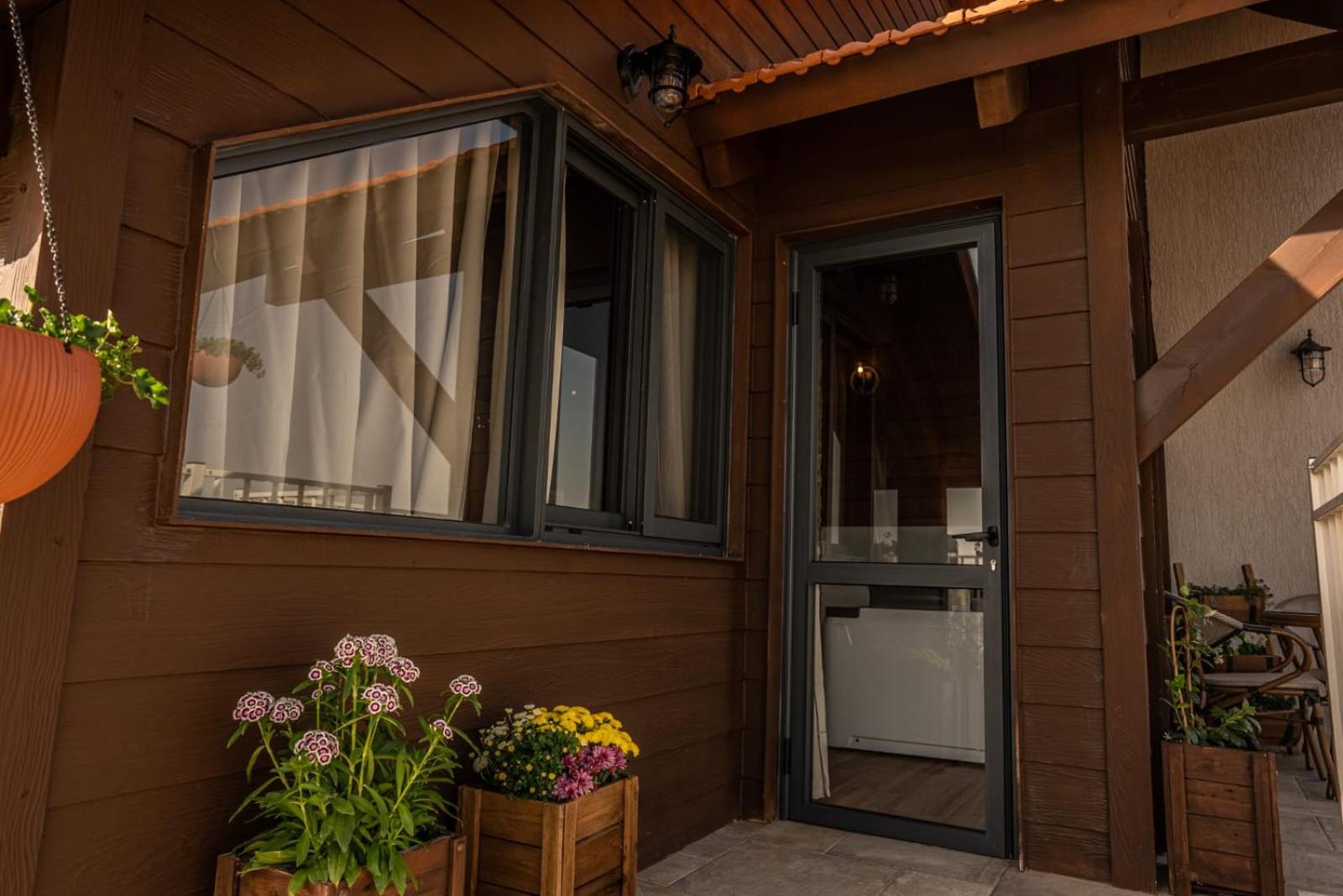 Family Suite with Balcony - Photo 32