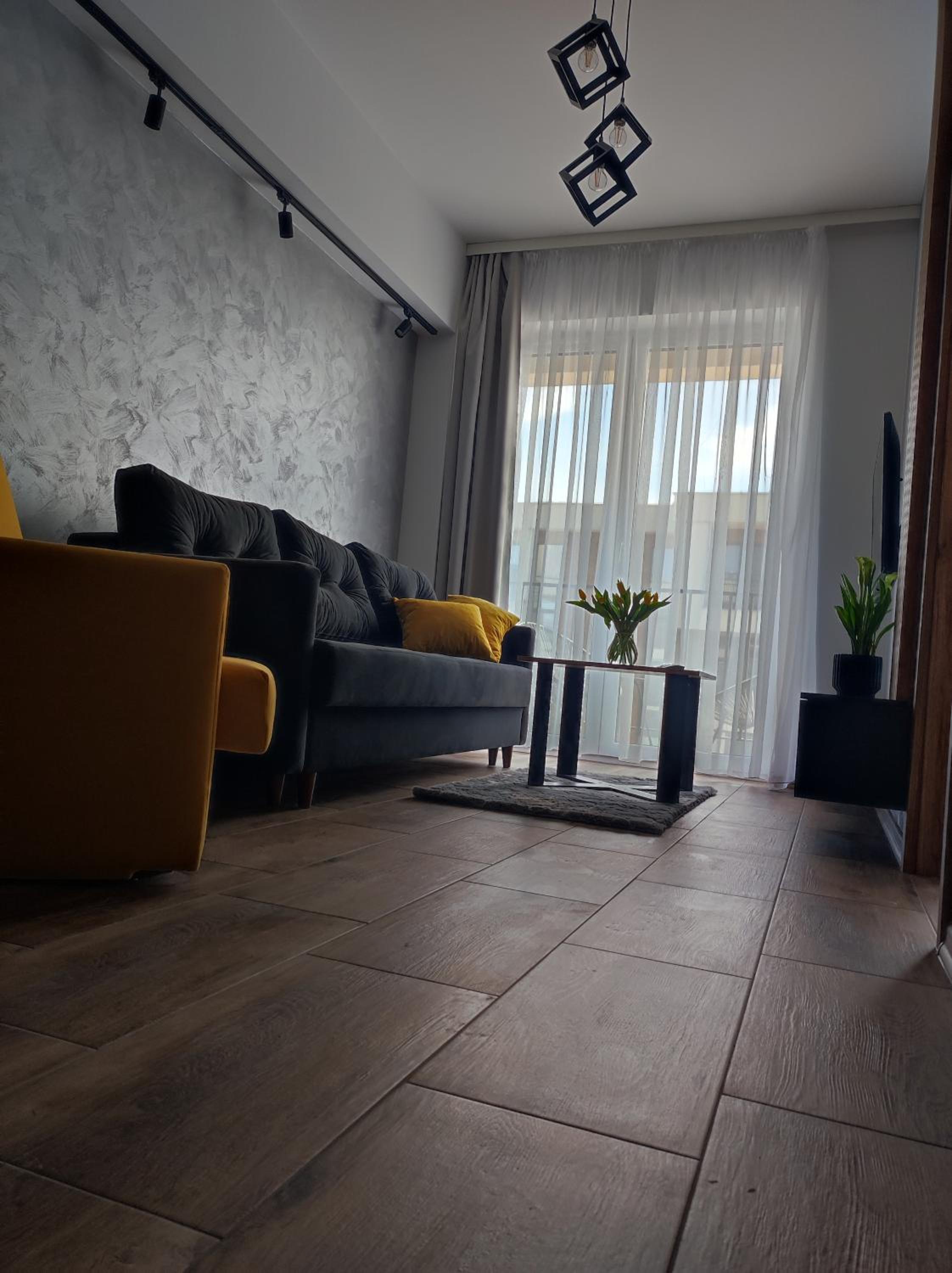 One-Bedroom Apartment - Photo 3
