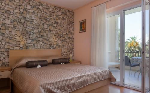Deluxe Double Room with Balcony and Sea View photo 2