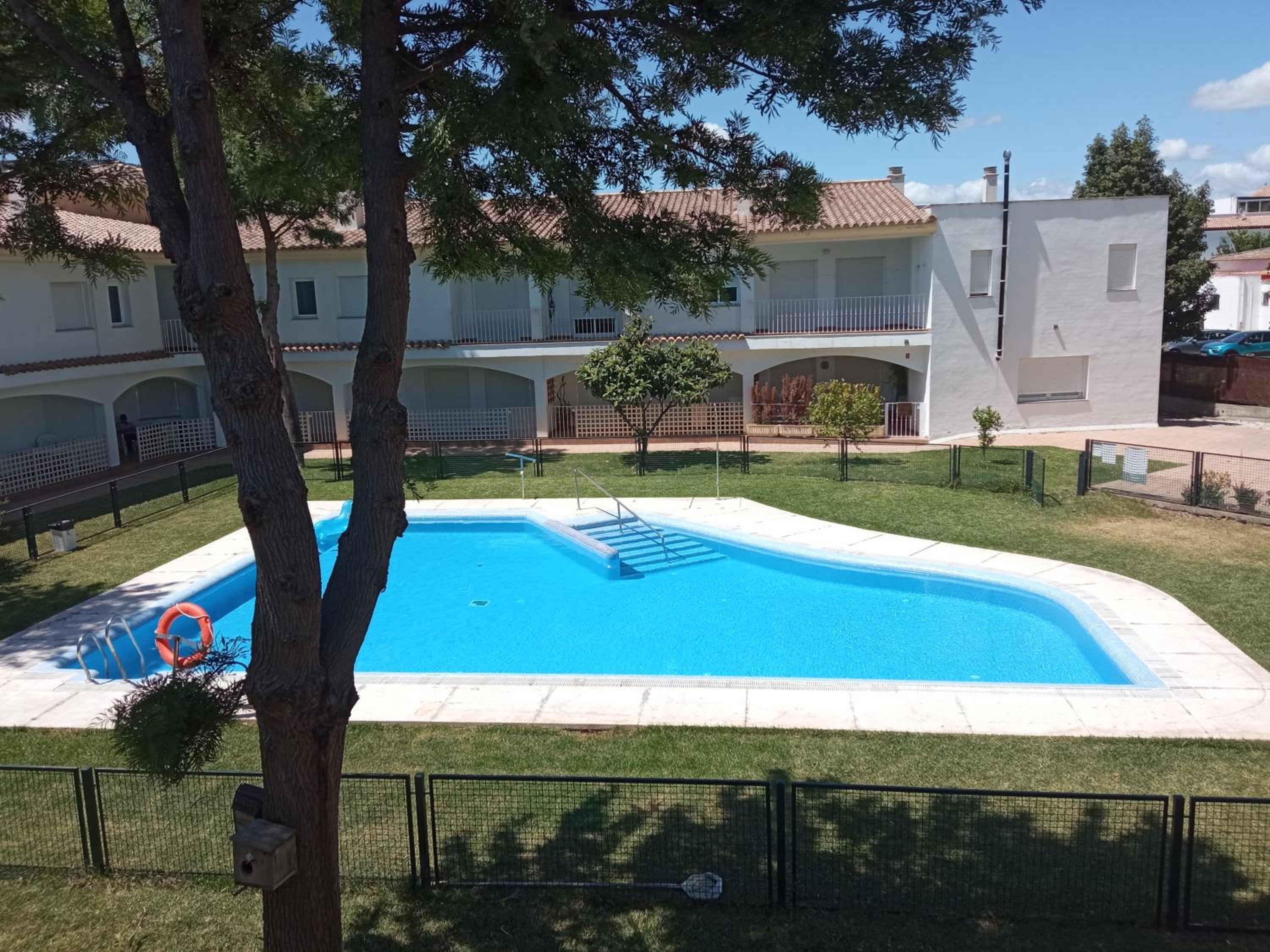 Apartment with Pool View 